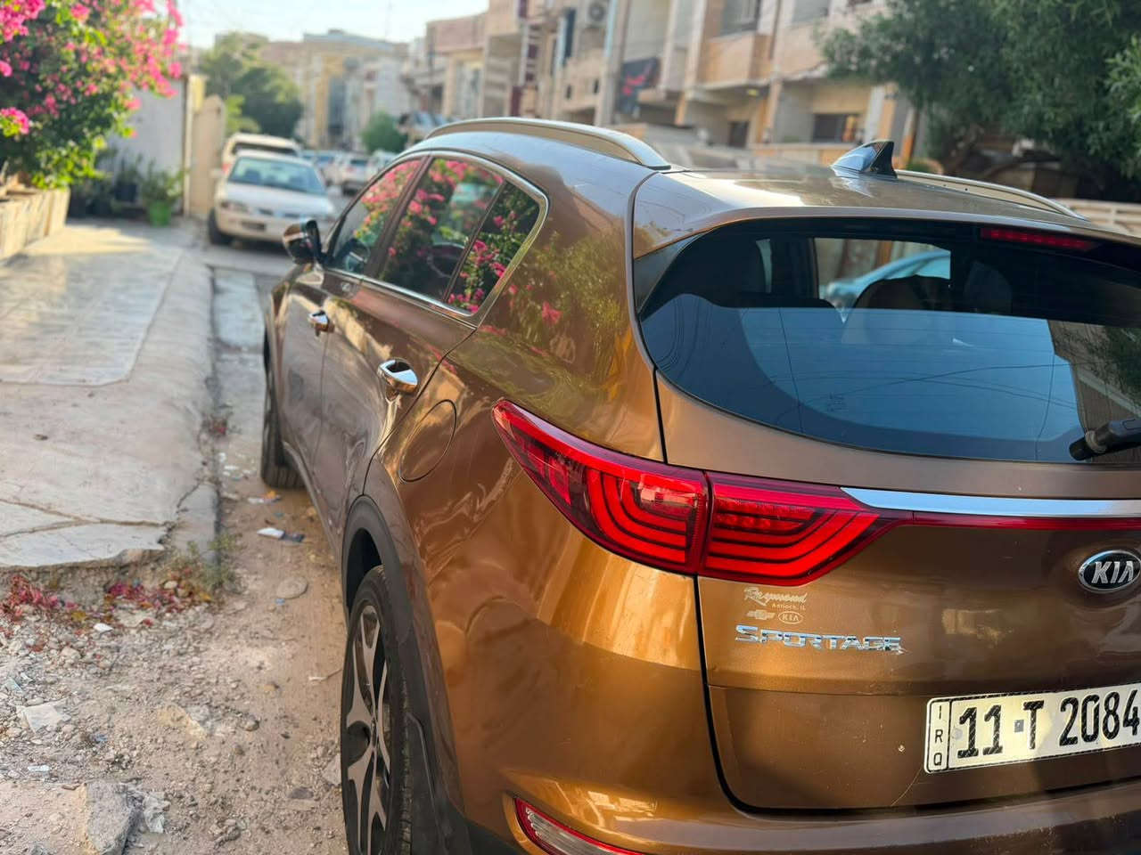 السلام عليكم 

كيا سبورتج sx اعلى فئة بلسبورتج 

موديل 2017 رقم بغداد

ماشية 93 الف  

 حادث جاملغ وبنيد بيه صبغ 5  قطع بدون دواخل وبدون ايرباك سونار مرفق 

محرك 2000 توربو

مواصفات السيارة فول للاخير sx

-----------------

✅بصمة تشغيل وابواب 

✅بانوراما 

✅جنطه كهرباء 

✅كشنات الامامية كهرباء 

✅تدفئه وتبريد كشنات 

✅ستيرن تدفئه 

✅مري شفط 

✅شاشة كبيره تدعم نظام الابل كار 

✅رادار امامي + خلفي 

✅نقاط عمياء 

✅حساسات امامية خلفية

✅ستيرن D

✅كشنات جلد

✅تبريد قطعتين 

✅منافذ طاقة

✅تحكمات ستيرن 

✅تحديد مسار 

✅مانع انزلاق 

✅نظام نزول المنحدرات 

✅سماعات هارمن گوردن

وبعد بيها هواي مواصفات 

--------------
 السعر 128 ورقه 

عنوان بغداد 

*********** بغداد, العراق
