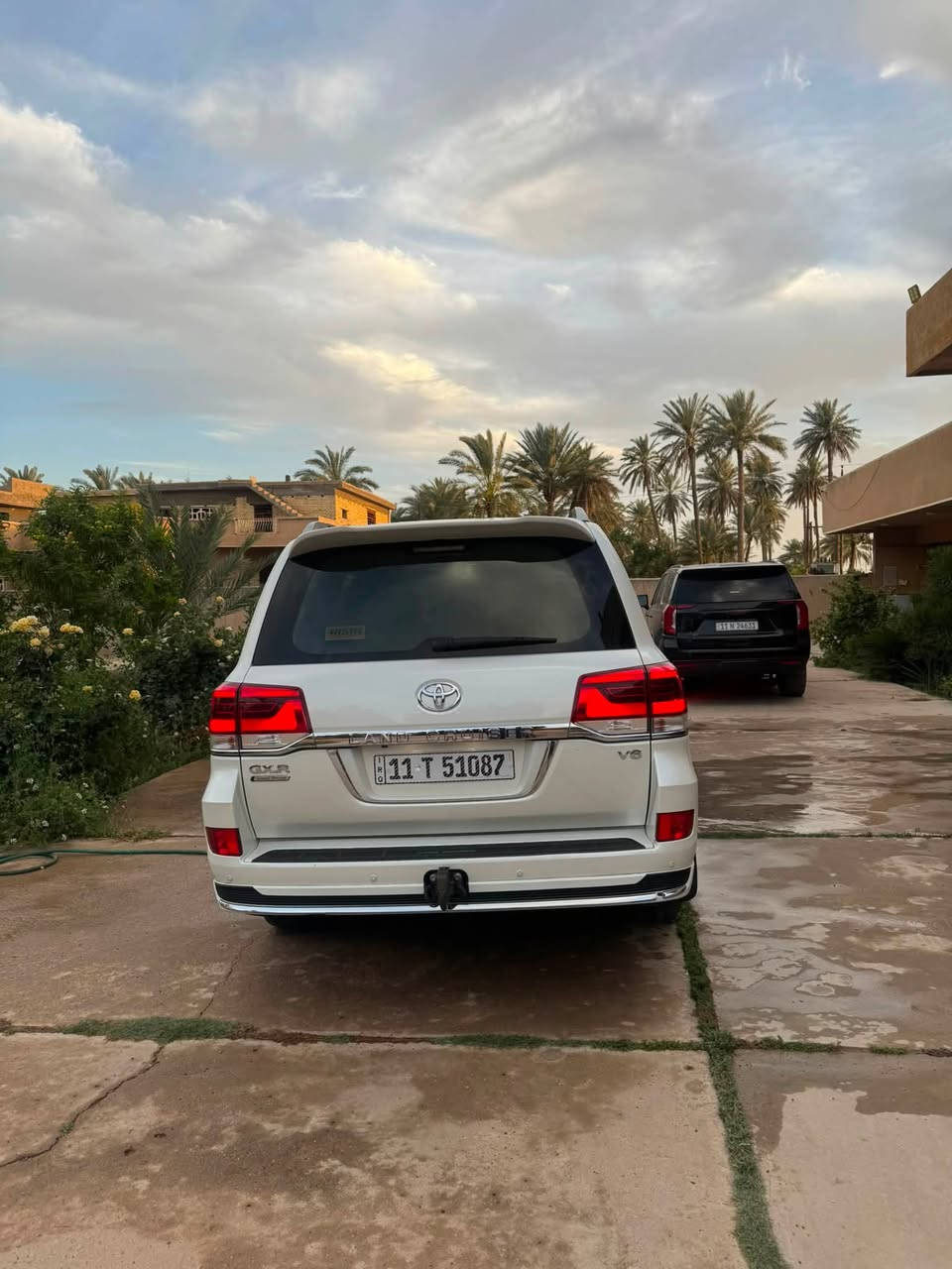 سلام عليكم لاندكروز 2020 بحريني GXR محرك 4000 ماشية 95 حقيقي السياره فول مواصفات اربع ابواب بصمه صندوق كهرباء 8ايرباك طفاية كامرات محيطية فول مواصفات بحريني اصلي السياره مكفوله من قطره صبغ وقطره بارد وقطره تكحيل حتى دعاميات بلاديه بيها فقط بارد ب صندوك وانطي بي كفالة ميبين ب سونار يبين فقط الصندوق مفتوح الجزء العلوي لاكن البارد ميبين وبيها حالوب خفيف مينشاف سياره جديده ومابهيا اي نقص والسونار مرفق بلمنشور  عدة الي ذكرتهن كفالة ومواصفات حقيقه سعرها 485 مكاني بغداد الراشدية للاستفسار ***********
