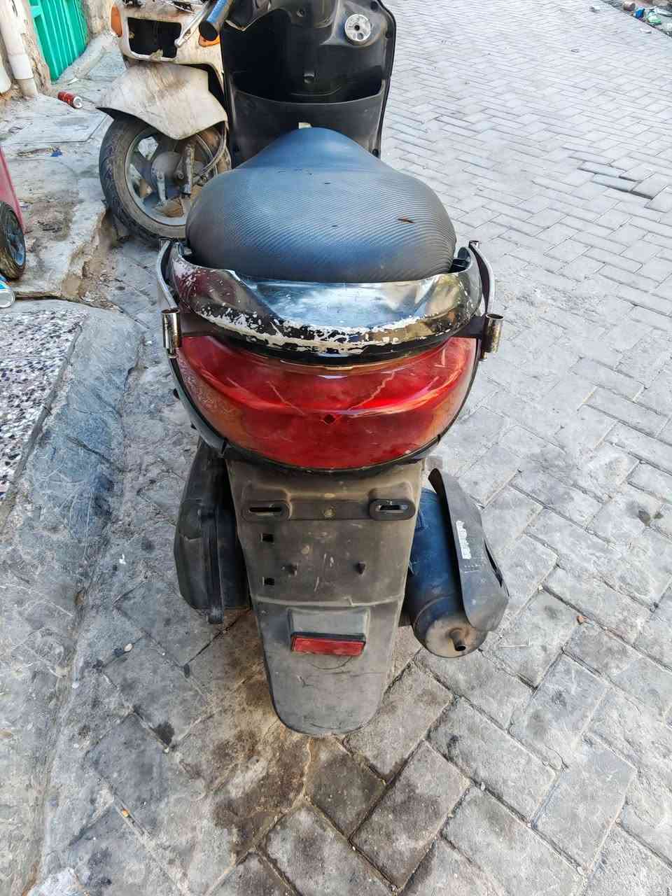 السلام عليكم دراجه لكزس لوزين نظيفه حيل محركه ناعم ما مفتوحه محرك ما مفتوح نزلتها لمبه قبل سبع اشهر وهسه ببيعها يا بعدها شويه ترتيب الكلتش مالتها تعبان السعر700 بها مجال بسيط حق جيد ***********
