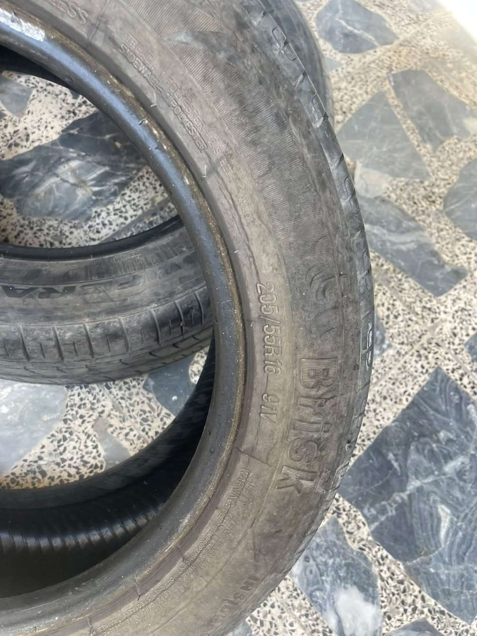 سلام عليكم ، تايرات عدد  2 مستعمل للبيع ، الحجم  205 ، 55 ، 16 ، السعر  35  ألف ، المكان شهداء البياع ، للاستفسار المراسلة على الخاص أو الاتصال على الرقم  ***********

