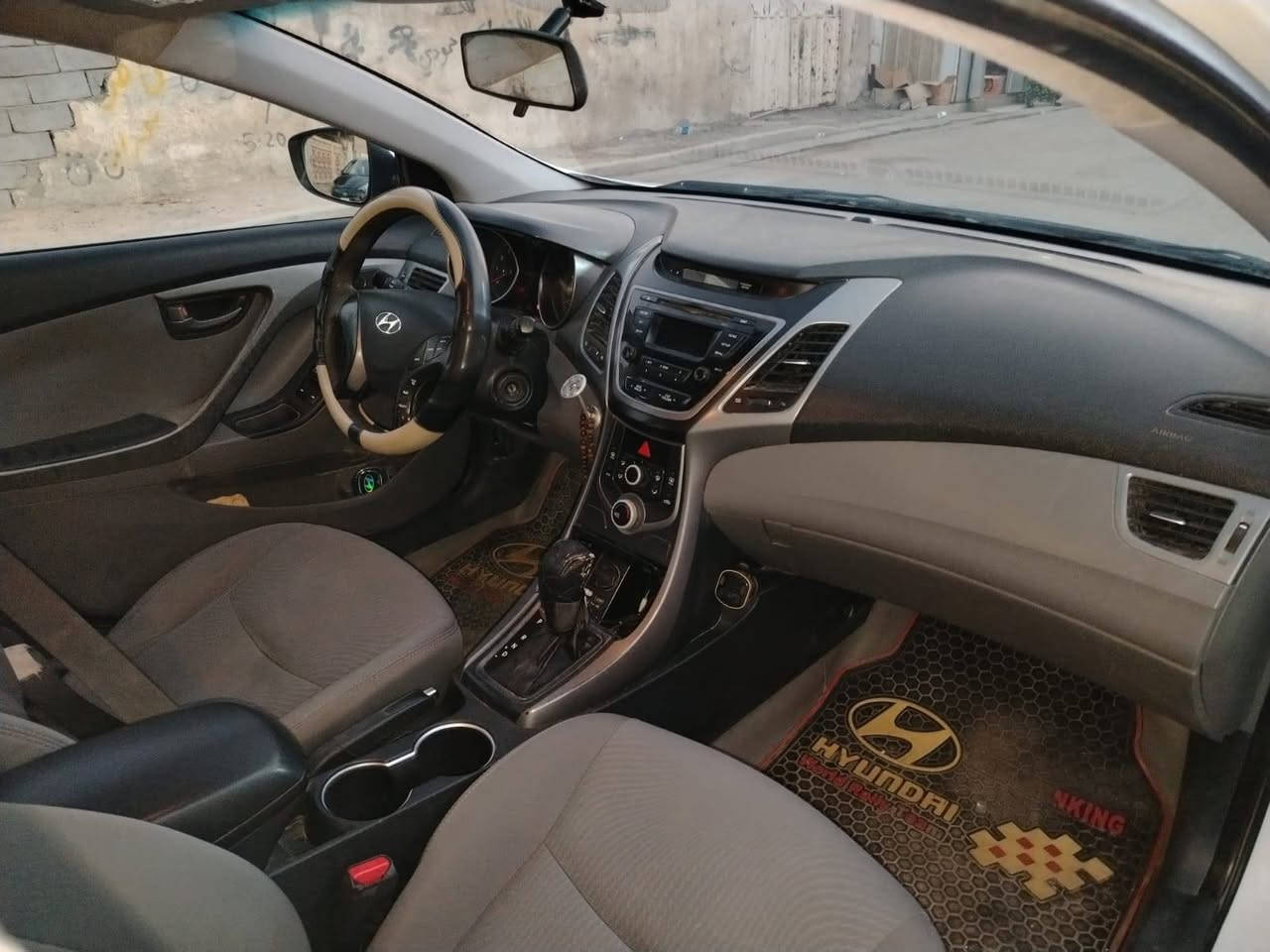 سلام عليكم عندي النترة موديل ١٥ وارد امريكي سياره بسمي محرك ١٨٠٠  سياره بيه قطع صبغ اثر جراد الحدث جملغ خلفي ايسر السعر ١٠٥$ بيه مجال بصيط مكان السياره بغدادرقم ***********
