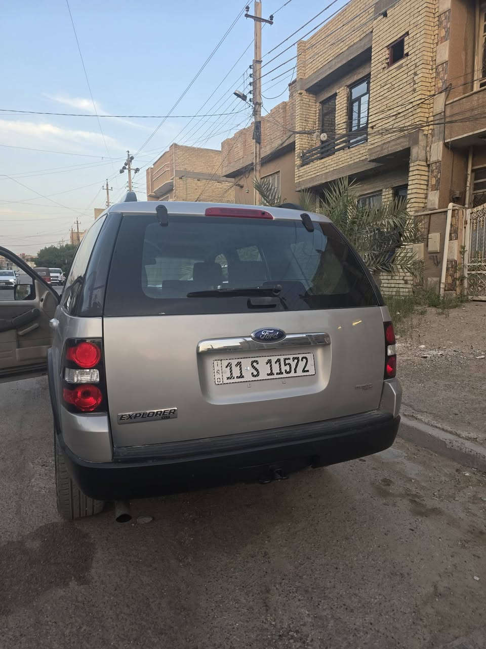 السلام عليكم للبيع او مراوس بسياره صالون وكون رقم بغداد اكسبلور فورد ٢٠٠٧ محرك كير جديد تخم تاير  وصدر امامي خلفي جديد مرقم بغداد بأسمي السعر ٧٨ ورقه الاستفسار الاتصال ع رقم ***********
