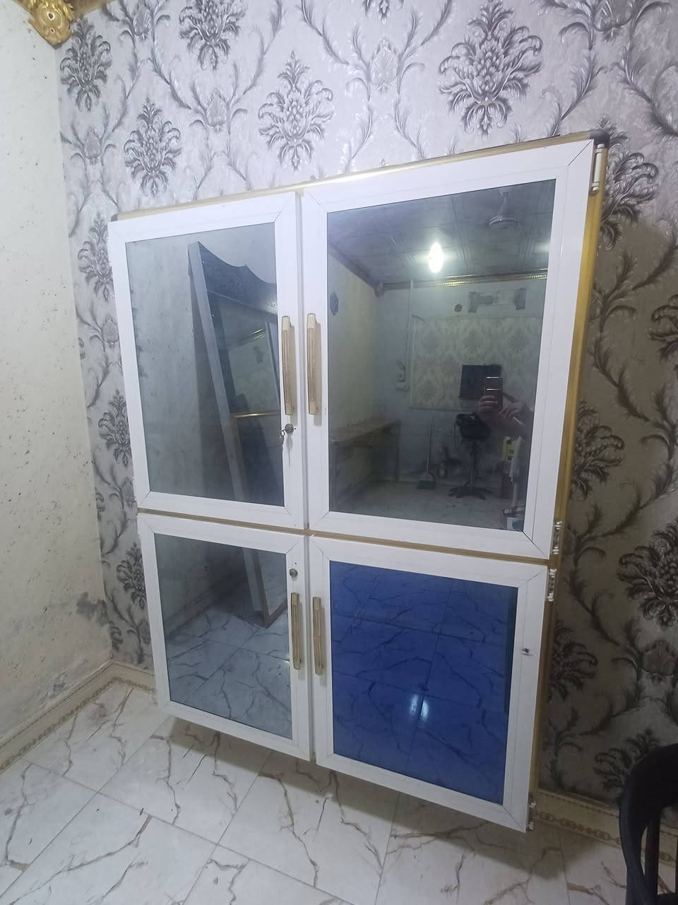 سلام عليكم
مرايات او فاترينه المليوم 
لبيع سعر مناسب اتصل على الرقم *********** بصرة
