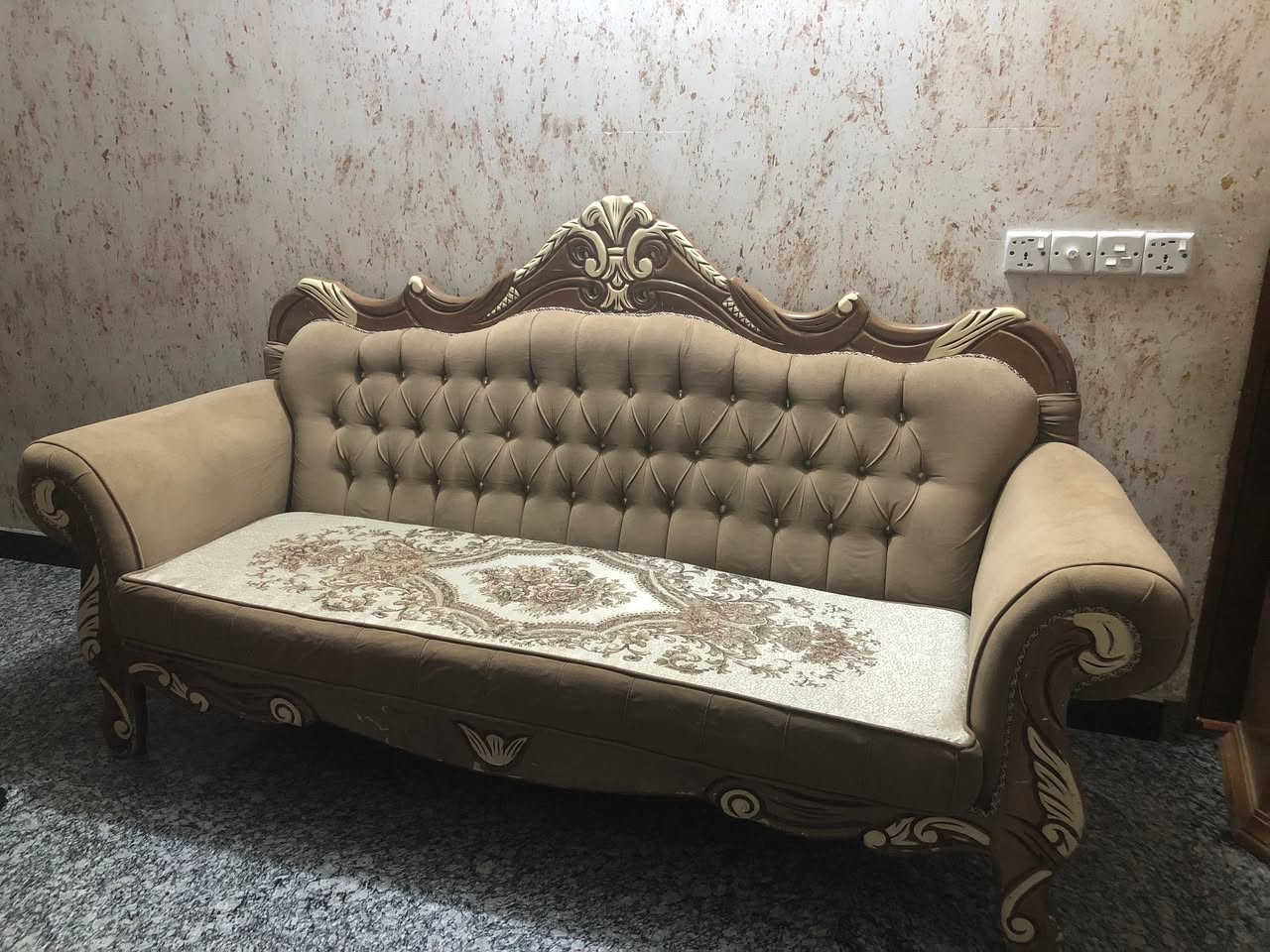 تخم مصري ملكي 
بحالة جيدة جدًا مثل ما موضح بالصور 
راحة اليد (التجوة) غير مكسورة 
اسفنج طبي 
قنفة ام 3 مقاعد عدد (2) 
مقعد تك عدد (2) 
المجموع (8) 
السعر 220 وبي مجال 
***********
إتصال سيمكارت غير متوفر واتساب 
بغداد مدينة الصدر
