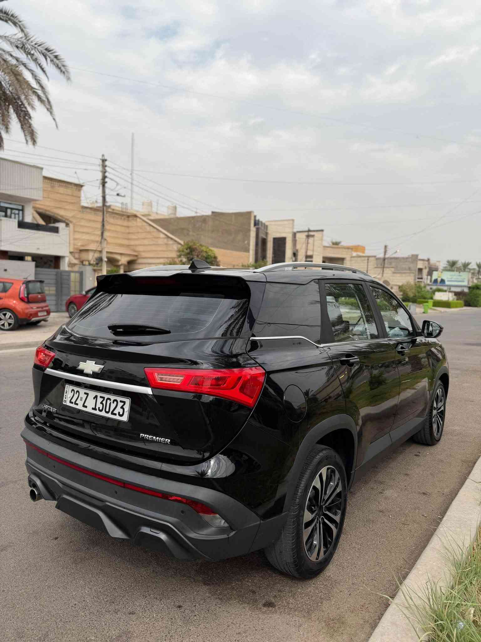 السلام عليكم 
شوفرليت كابتيفيا 2023 بريمير 
خليجي فول مواصفات 
رقم اربيل تحويل مباشر 
ماشية 51،000 كيلومتر 
فتحة / مري شفط / كشن كهرباء / اوتو سايد بريك / اوتو هولد / 7 راكب …
السيارة خليجية بيها فقط بارد بلبنيد 
سعر السيارة 120 ورقة و بيها مجال 
مكان السيارة بغداد السيدية 
***********
