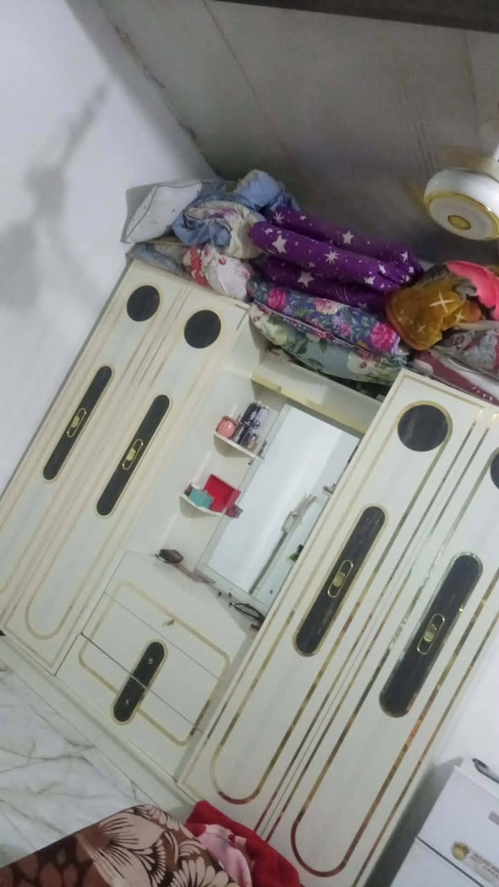 سلام عليكم  غرفه تركيه  للبيع السعر 350 وبيه مجال حك جيتك غرفه يعوزه بس مره اي شي مابيه الغرفه ماتعبك ولا شي  الاستفسار *********** رقم الجوال مال اني وخاص هم اتواجد
