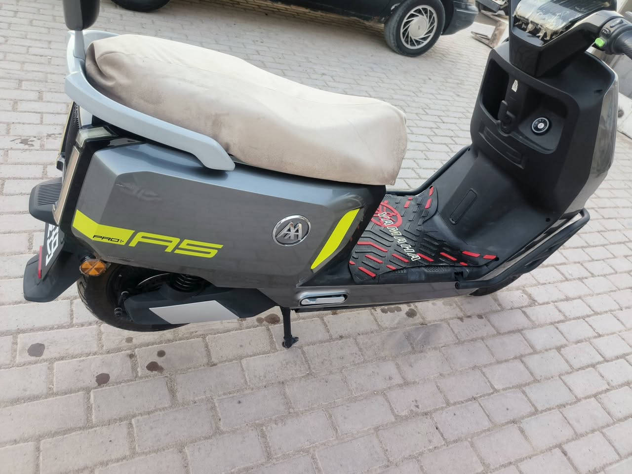 ماطور شحن نظيف جدا مستعمل شهر ونص بطارياته 6 مسطره يمشيك 35 كيلو مفول كله السعر 750 وبي مجال بسيط الاتصال الرقم تفحص وتاخذ والنظافه فول واحد على الواحد برغي ما عايزه ***********
