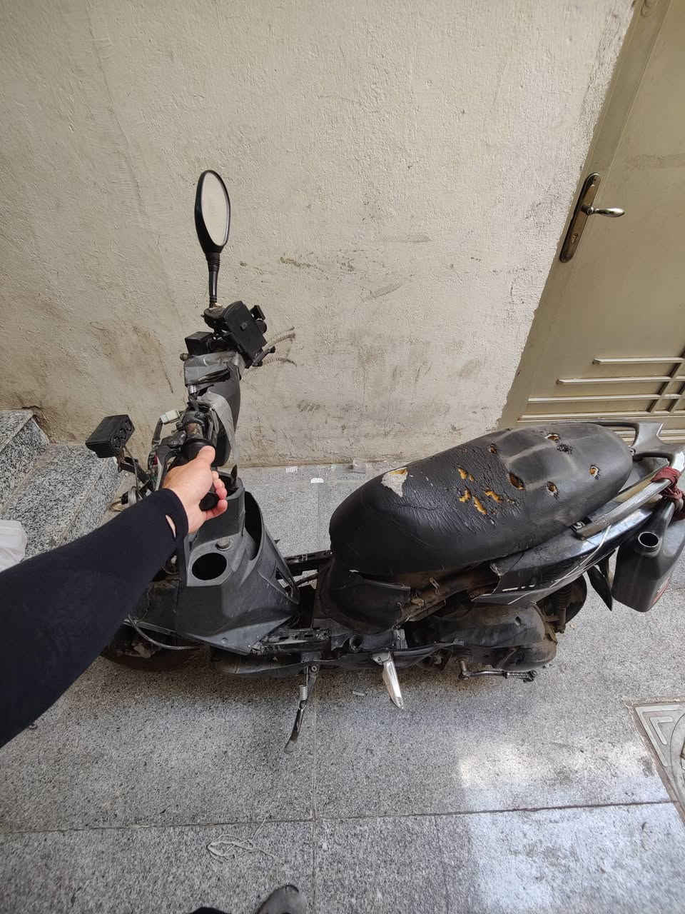 دراجة fs مكينة ياماها
الدراجة مثل ما تشوفون بالصور و الفيديو ، الدراجة طافية يعني ابيعلك كوم حديد
......
شرط المكينة ما مفتوحة 

تجي تحمل و تتوكل 
.....
سعرها : 150 و بيها مجال 
المكان : شارع فلسطين 
الرقم : ***********
