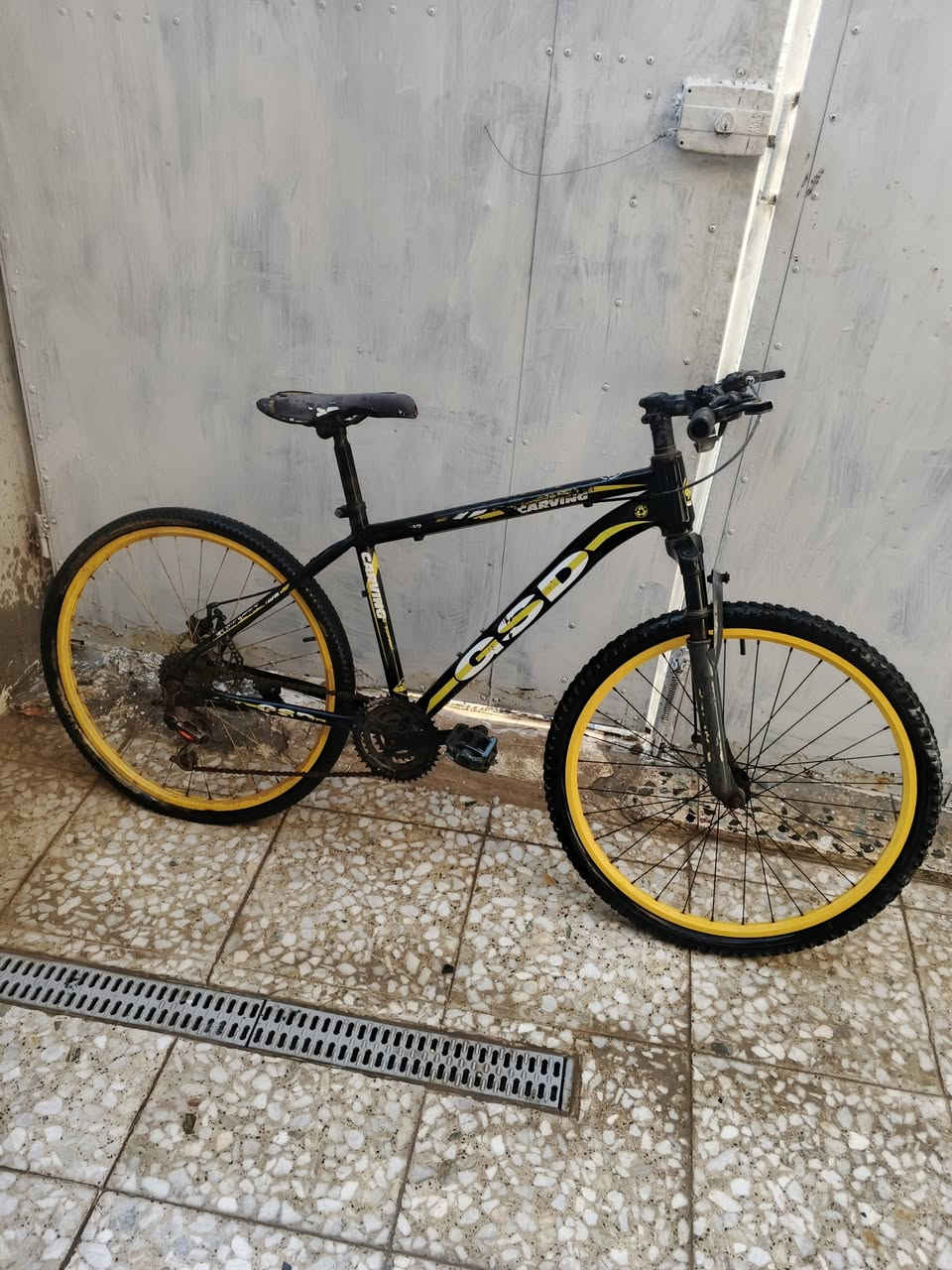 السلام عليكم ورحمة الله 
دراجتين هوائيه للبيع 
1-دراجه هوائيه نوع bmx موديل 2014 بيها نقص صچم
2-دراجه هوائيه نوع كنت بس التاير مبنچي الخلفي 
السعر ثنيناتهن ب 100 قفل
العنوان الامين  بسكينه
للتواصل رقم *********** متوفر واتساب
