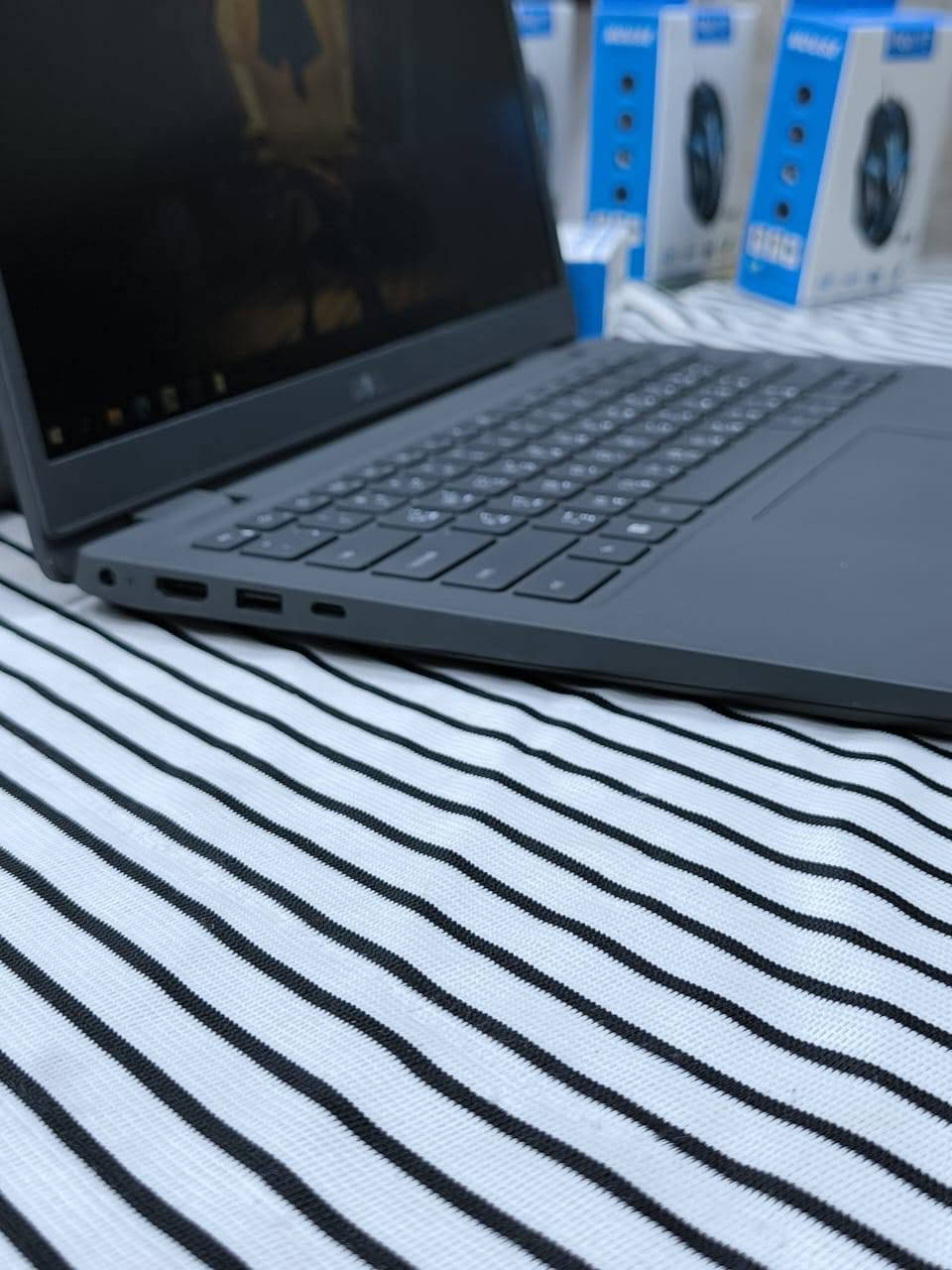 لابتوب Dell للبيع مكاني بغداد الحريه السعر 350 وبي مجال للتواصل خاص او اتصال***********
المواصفات ⚙️

▪️المعالج : intel core i5 جيل 11
▪️الرام : 8GB  DDR4 قابل للترقية  
▪️التخزين 256GB SSD  قابل للترقية
▪️كرت الشاشة : Intel Iris Xe Graphics  
الشاشة: 14 بوصة Full HD (1920×1080) 
النظام: Windows 11 Pro

▪️كيبورد عربي إنكليزي
