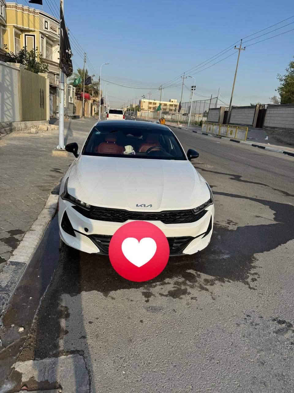كيا كي فايف 22 
اللون ابيض مواصفات فول جيتي لاين 
فتحة جلد حساسات رادار 
توقف تلقائي 
اشارات بالمرايه 
بلاجكتورات
شاشة كبيرة كار بلاي
مانع تصادم 
وبعد بيها مواصفات حلوه
السعر 168 وبيه مجال مستعجل ع بيعته
رقمي وتساب وتصال ***********
