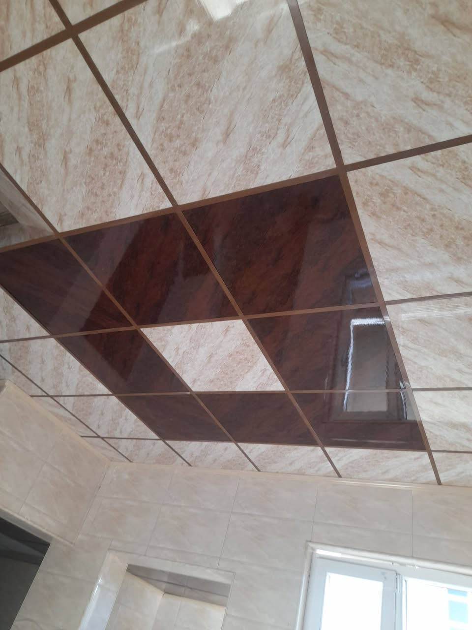 السلام عليكم 
 يتوفر عمل سقوف ثانويه 
 وباسعار مناسبه 
 للاستفسار والتواصل 👈 ***********
