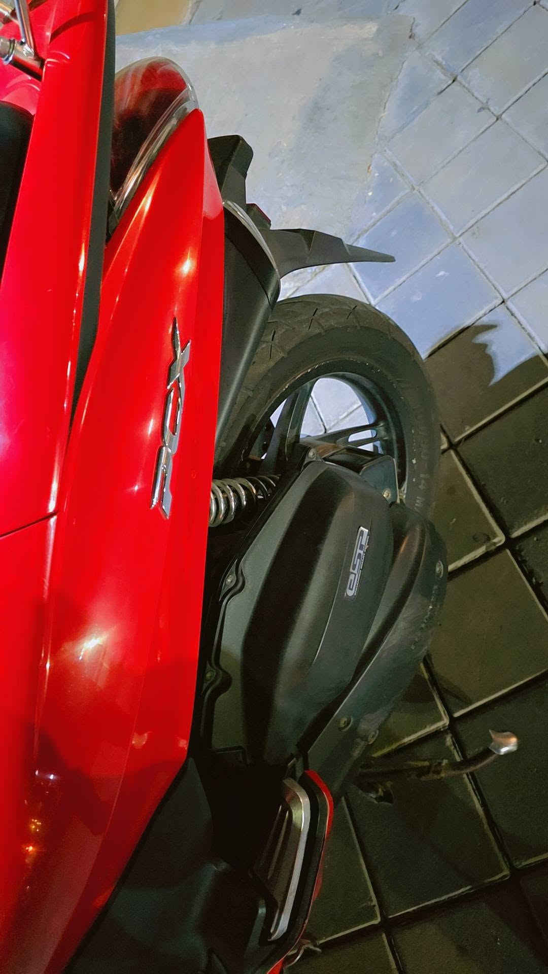 السلام عليكم PCX جيل اول 🇯🇵 ياباني
‏​⚙️ المحرك: 125CC مواصفات150 شوتة كبيرة
‏الدراجة رمبة
‏​🎨 اللون: احمر مميز ❄️.
‏ماشية 39الف  وبل يابان ماشية 34الف
‏سويجات العدد 2
‏مواصفات
‏حساس ازدحام ✅
‏حساس استان ✅
‏الدراجة ورقة المزاد مالتهة وصور اليابان وتقريرهة  مالتهة موجود
‏🛠️ الدراجة: مكفولة
‏​​📍 الـمـكـان: بـغـداد :الشعب
‏📱 لـلـتـواصـل والإسـتـفـسـار: (‪***********‬)
‏

نص مكتوب في الصور:
- HONDA PCX
- Inspected
- Sold
- Starting price
- 134 000 ¥
- 50 000 ¥
- Final price
- 254 000 ¥
- 170 000 ¥
- Cost calculation
- Price in yen
- Finish price in yen
- 000 000 ¥
- Calculate