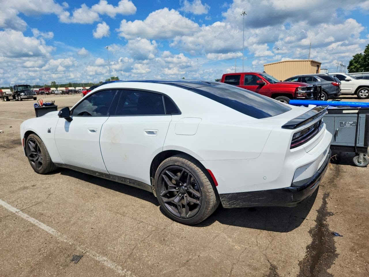 🔥🚘 **قريباً في المزاد** 🚘🔥

**2026 DODGE CHARGER SCAT PACK**

سيارة سبورت بمواصفات مميزة وتستحق المتابعة 👌

▫️ **الموديل:** 2026
▫️ **اللون:** أبيض 🤍
▫️ **المحرك:** 3.0 تيربو 🔥
▫️ **الوقود:** بنزين
▫️ **الحالة:** تعمل وتسير ✅
▫️ **الممشى:** 595 ميل فقط

🇺🇸 **السيارة في مزاد أمريكا**

📍 **موقع الشركة:**
بغداد – المنصور – شارع البرج
مقابل التفاح الأخضر

📞 **للاستفسار:** ***********

🔥 **خلوكم على الموعد… مزاد قادم!**
