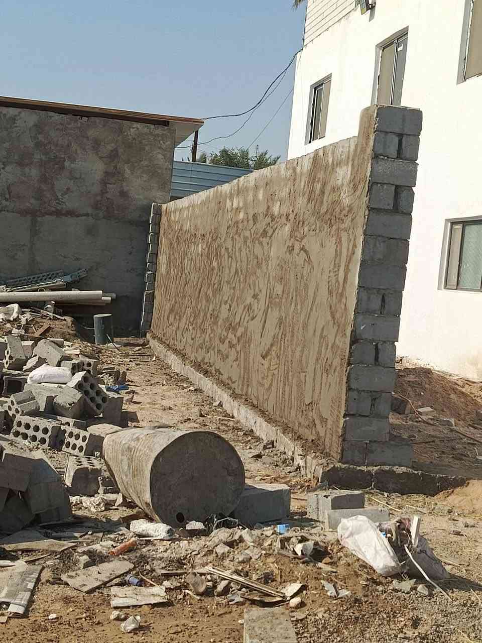 السلام عليكم 
الخلفه ابو محمد الخالدي 
شغلنه لبخ سمنت جص بورك تطبيك كاشي سيراميك مقرنص بناء بلوك طابوك ترميم تفليش صبغ لبخ واجهات مجمعات  نشتغل لكافه العمل درجة اولى سرعه ونضافه اتصل خادم *********** #حالين_فارغ  الاسعار المناسبه؟
