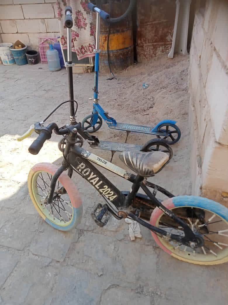 السلام عليكم
سكوترات ٢نضيفات 
بايسكل حجم ١٦استرينه مكسور والباقي شغل 
كلهن ٧٥ مكانهن نجف شارع المدينه 
***********
