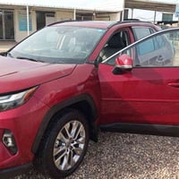 تويوتا RAV4 موديل2024 رقم بغداد انكليزي لون ماروني ماشية أقل ال 11 الف...