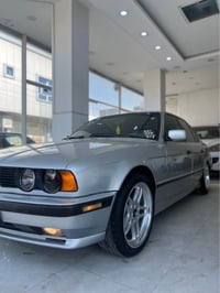 بي ام دبليو E34 • ٥٢٠ فول • قير عادي