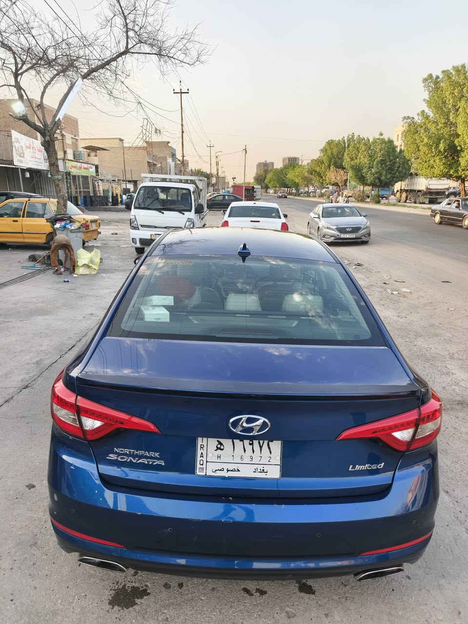 سوناتا ٢٠١٧ ليمتد لون ازرق
السلام عليكم سوناتا ٢٠١٧ ليمتد فول مواصفات ١/١ ب اسمي ماشية تقريبا ٩١ الف كيلو متر 
نقطة عمياء 
اشاير بالمري 
بصمه
تدفئة تبريد بالكشنات 
شاشة جبيرة كار بلي
تبريد قطعتين 
كشنات كهربائية 
وبعد بيها هواي مواصفات اليمتد المعروفة 
محرك ٢٤٠٠ gdi 
السيارة بيها حادث بأمريكا جاملغ امامي ايمن تصليح فقط 
وبالعراق الباب الامامي و الخلفي الايمن تصليح فقط ليس تبديل 
سيارة محركها جدآ نظيف مماشي بيها هواي  مبدل فقط بلكات قبل اسبوع 
رقمها بغداد 

السعر ١٣٠وبيها مجال ومكاني بغداد
***********
