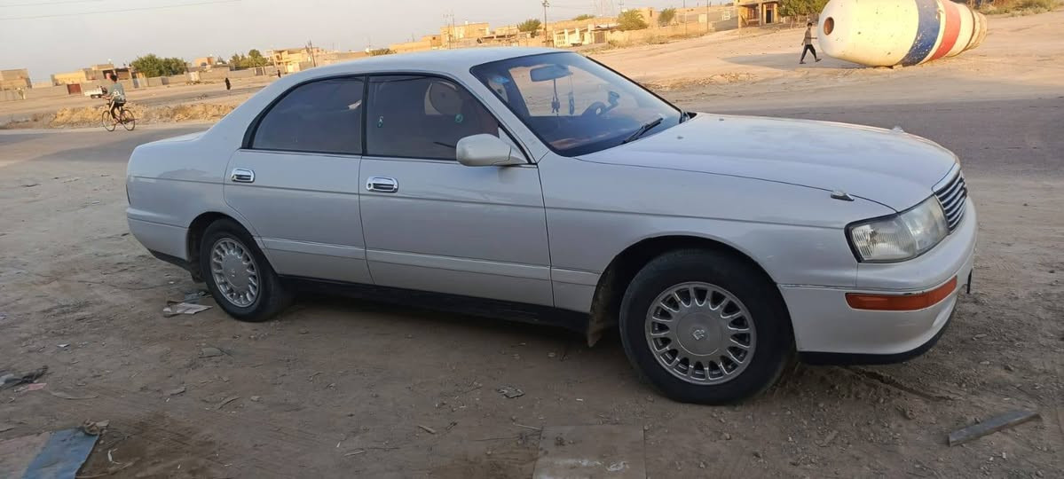 بطه موديل 1993 متصل سياره كفاله عامه  من الضربه والصبغ تبريد شغال مكينه 2500 ديلكو قبق اسود كير ومكينه جديدات حداديه جديده تخم تاير جديد السياره مابيه نقص السعر 65 وبيه مجال العنوان ذي قار الشطرة

الرقم 
***********
