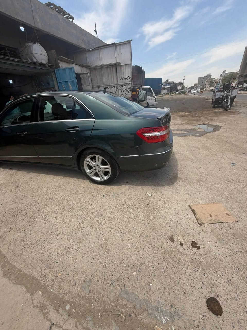 يالله السلام عليكم مارسيدس E350 موديل 2010 السيارة كلين بدون حادث بيهة فقط بخشم الجملغ صبغ اما الباقي كلة مكفول كفالة عامة عدة الدعاميات السيارة عليهة ادامة كاملة من كل النواحي السيارة حلوة وكاعدة مواصفاتهة نص فول كشنات تحكم لايت شادلها عدسات كلش قويات مكينة كير مكفول سيارة بيهة شغلة وحدة نقص اذرع مال صدر امامية اما باقي الحدادية كلهة كاملة السيارة احلى من صور 

السيارة معروضة ب 155 وبيهة مجال 
مكاني بغداد حي جميلة 
تريد تحول او وكالة ب خدمة
***********

