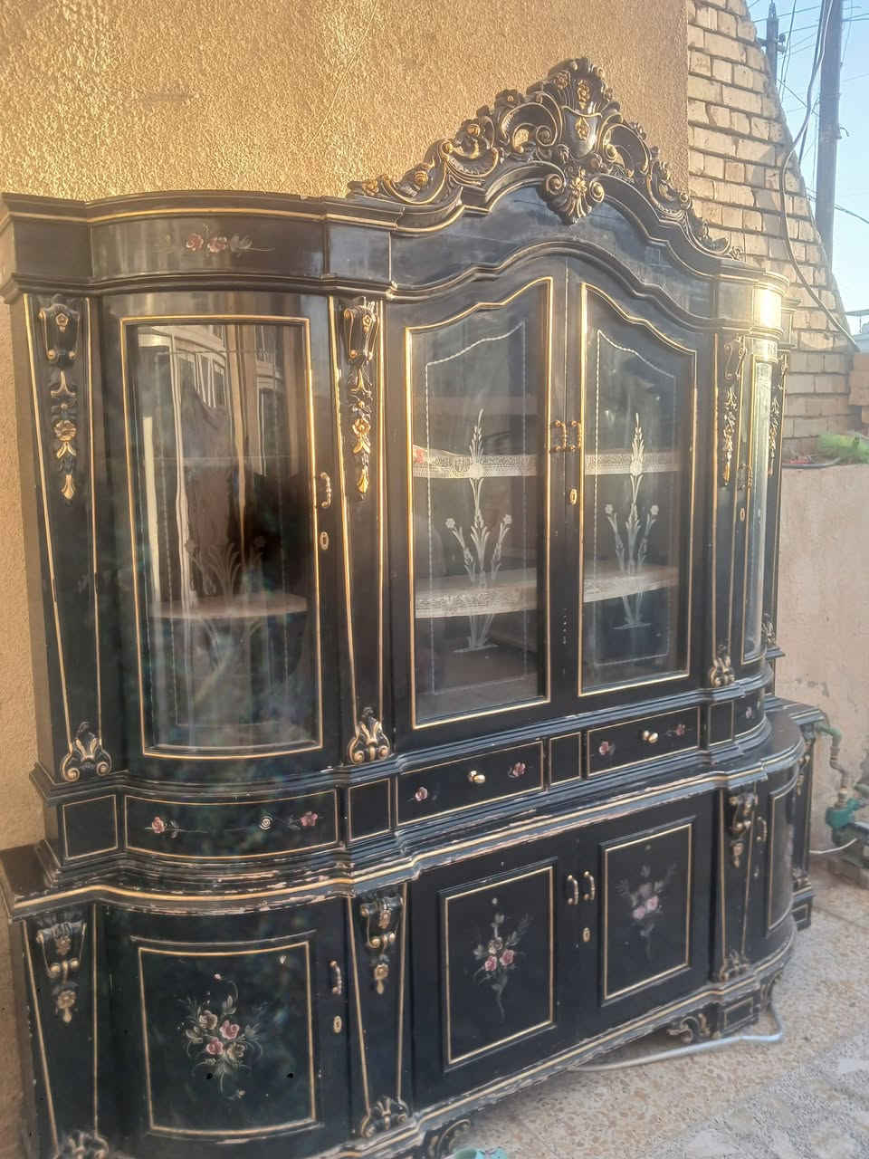 عندي اثاث للبيع اكو بي مستعمل اكو بي جدد عندي قريولات عدد٣ صاج جدد وقريولات عدد٣ تركي الاستفسار ***********
