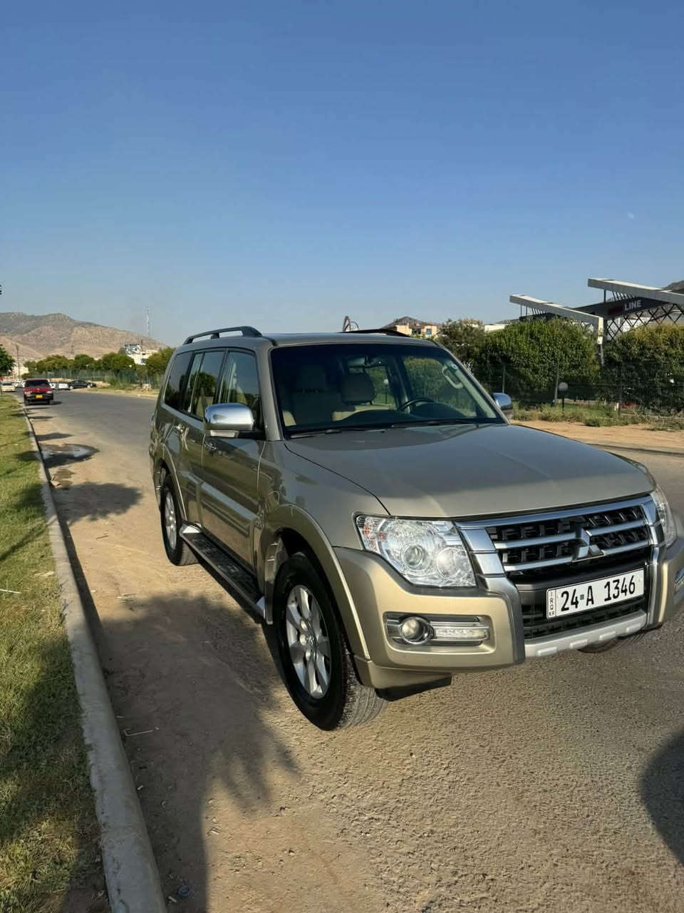 سلام عليكم
باجيرو 2018

سعر 188 ومجال

مكفولة بدون صبغ او ضرر او تعديل بيها شبر بالدعامية الخلفية فقط
ماشية 205 الف كيلو متر فقط

خليجي وارد كويتي
مكينة 3500 المرغوب
نظيفة جداً وما ناقصها مصرف سيارة مال بيت

مواصفات 
فتحة سقف 
سبعة راكب 
دفع رباعي 
سنتر لوك 
تحكم ستيرن
جامات كهرب
كشاف ضباب امامي 
كشاف ضباب خلفي 

مثبت سرعة

مانع انزلاق

رقم تلفون 
***********
***********
