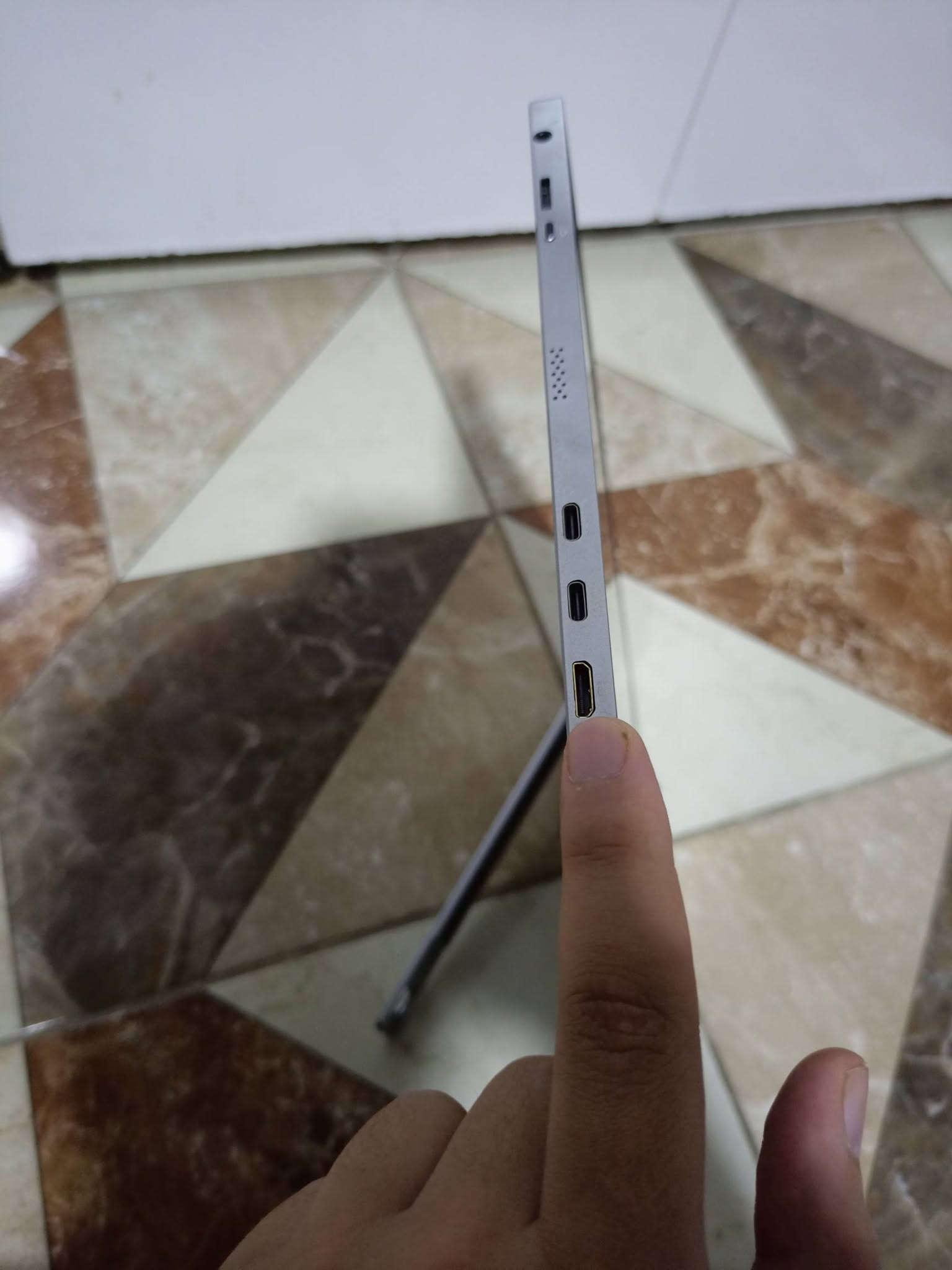 شاشة محمولة • ١٦-١٧ انش • USB-C HDMI