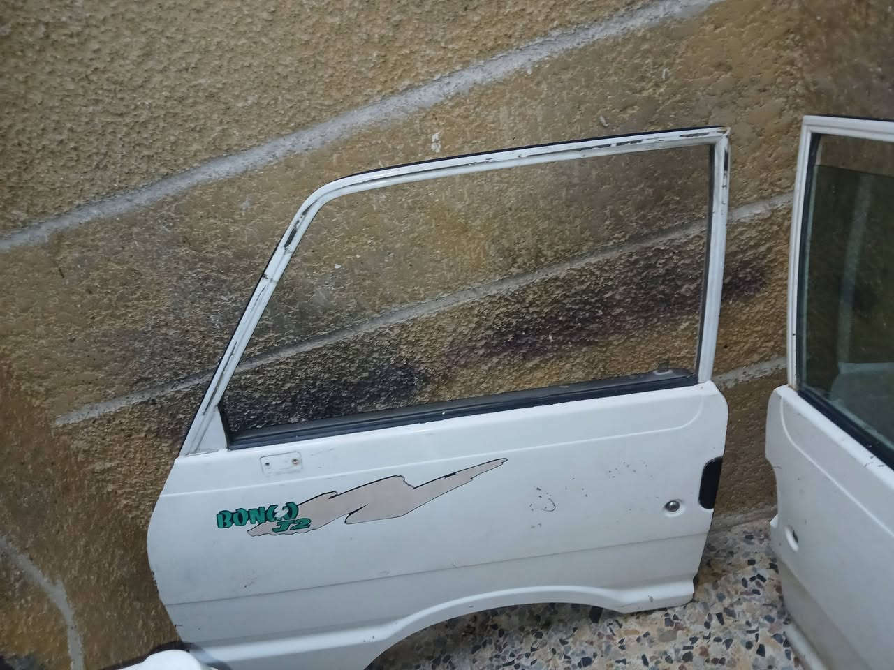 السلام عليكم بيبان كيه بنكو حويه امراتي عدد 2 العنوان بغداد الغزاليه سعر ٨٠٠ بيه مجال قليل رقم الهاتف *********** ***********

