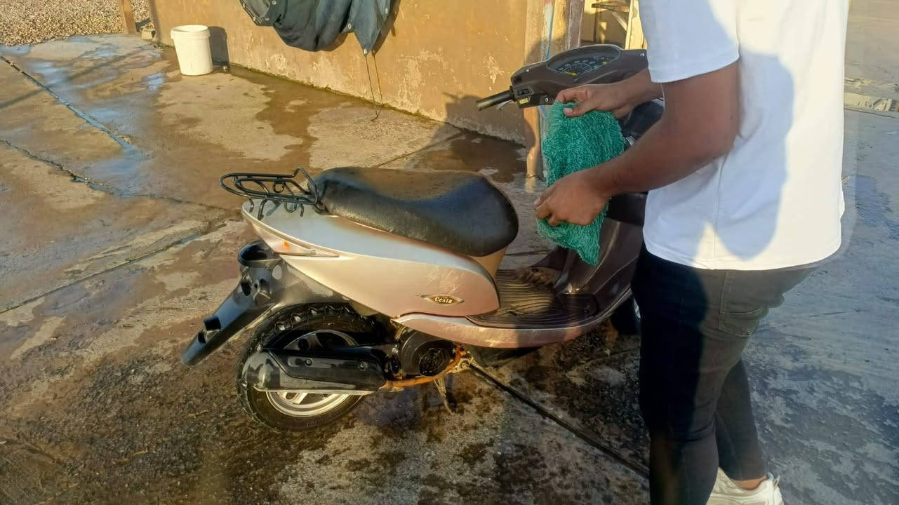 سلام عليكم دراجه أبو سله للبيع  نوزل بلاديه مكينه مامفتوحه السعر 700 وبيها مجال للاتصال ***********
#ملاحضه مكلف بل نشر
