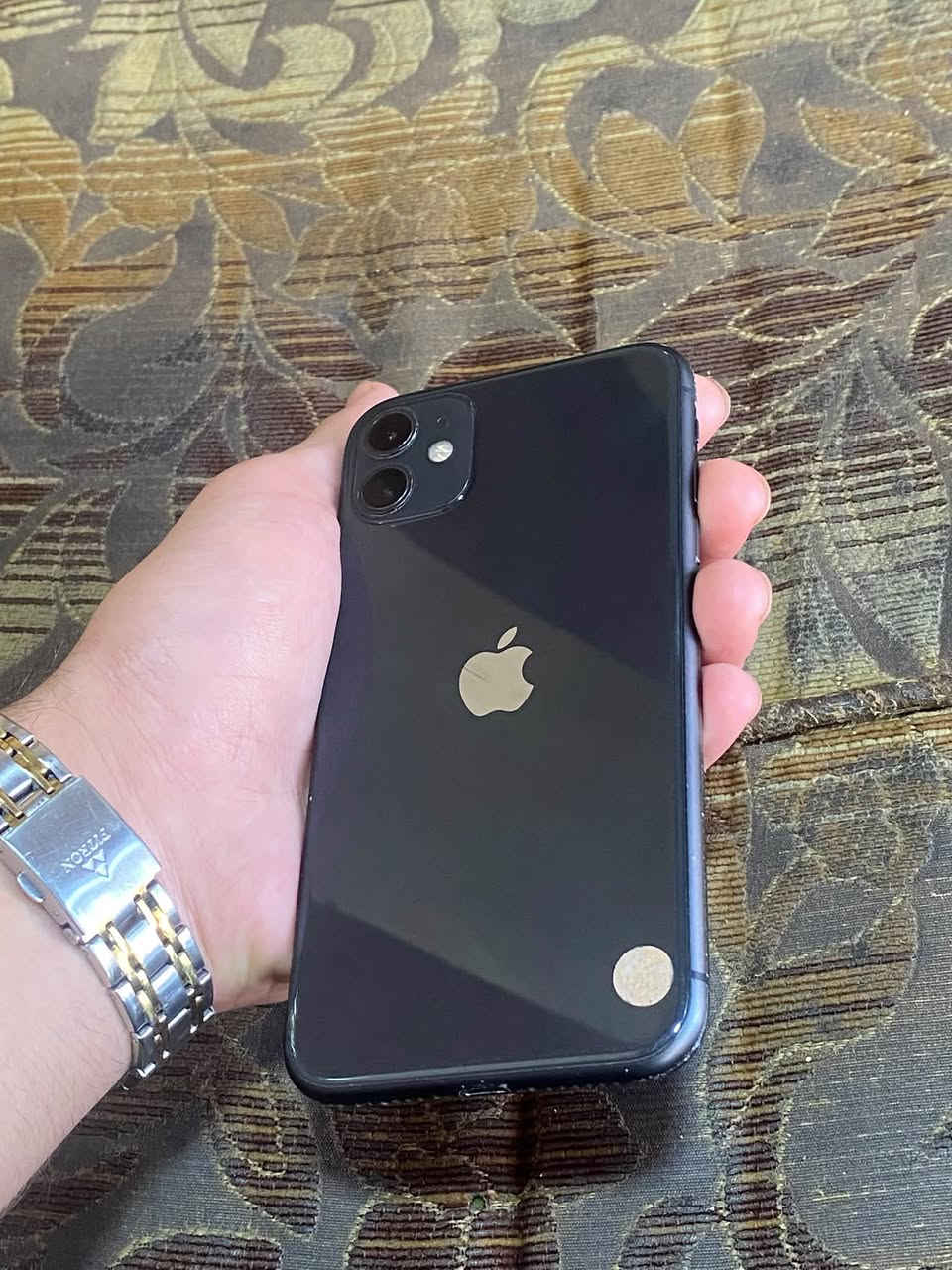 آيفون ١١ • ٦٤ • مبدل فقط