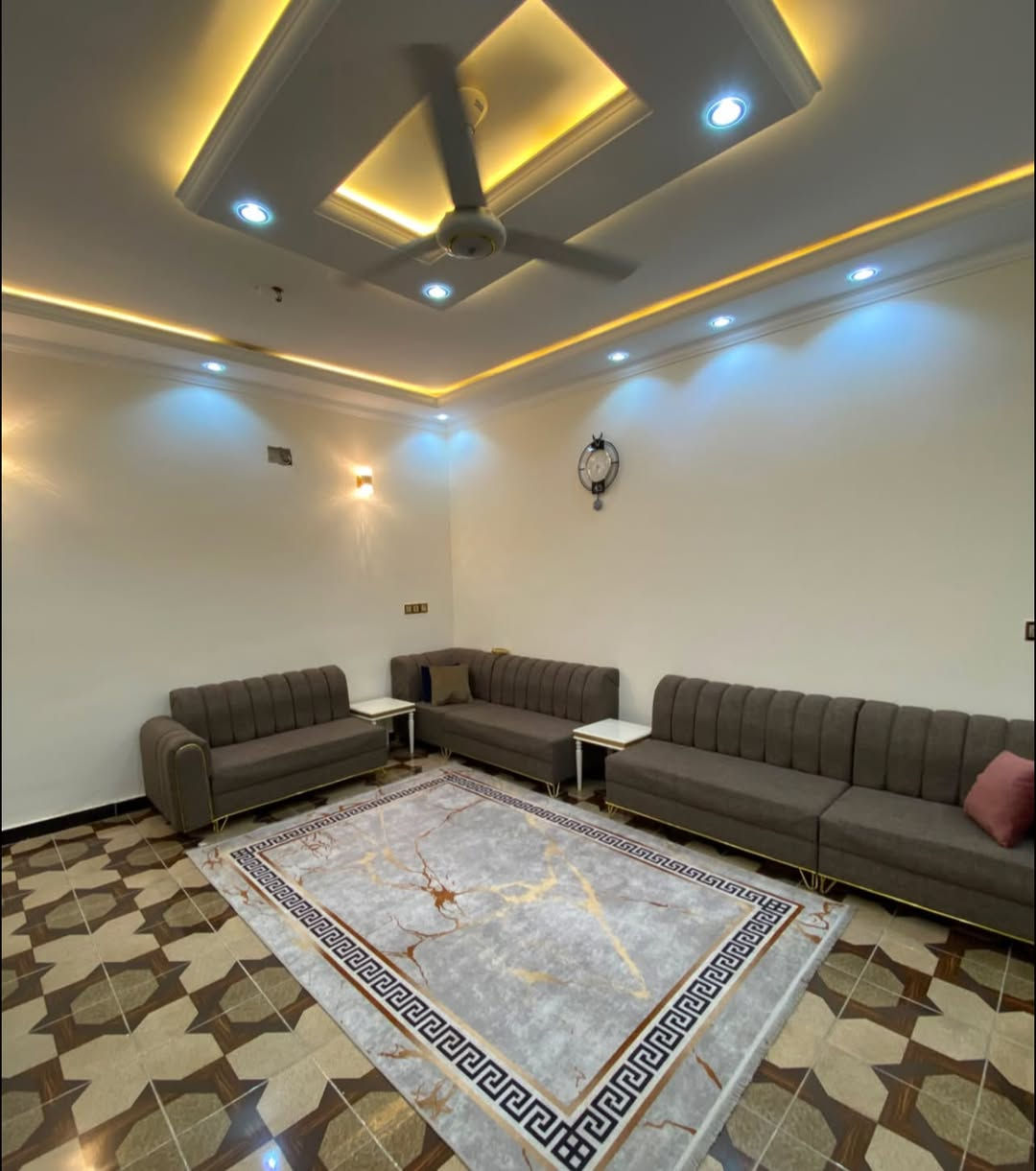 مع الشمس للتسويق العقاري ☀️
اسمٌ يشرق بالثقة في عالم العقار.

📍 الموقع: الفلوجة – مجمع البورديني
📌 قرب الشارع 40م الرئيسي

✨ مواصفات المنزل:

* 🏠 طابقين
* 🛏️4 غرف نوم
* 🛋️ صالة استقبال واسعة
* 🍽️ مطبخ
* 🚿 حمامات
* 🌿 مناور

📐 المساحة: 250 م²
📏 الواجهة: 12.50 م
📏 النزال: 20 م
🛣️ عرض الشارع: 10 م

💧 منطقة مخدومة بالكامل:
✅ ماء
✅ كهرباء
✅ مدارس
✅ منطقة سكنية مكتملة الخدمات

📜 نوع الصنف: طابو ملك صرف

💰 السعر: 205 مليون دينار عراقي
🤝 السعر قابل للتفاوض

📞 للاستفسار والحجز:
***********

📍 عنوان المكتب:
الفلوجة – الجغيفي الثانية – مجاور خدمات النعيمي

☀️ الشمس للتسويق العقاري
نرافقكم بخبرة وشفافية لاختيار أفضل الفرص العقارية، ونساعدكم في العثور على المنزل الذي يلبي تطلعاتكم.

📲 إذا أعجبك هذا العرض، لا تنسَ الإعجاب بالمنشور ومشاركته ليصل إلى كل من يبحث عن منزل مميز.

#الفلوجة #الأنبار #الرمادي #عقارات #الشمس_للتسويق_العقاري #بيع_منازل #استثمار_عقاري #الجغيفي_الثانية
