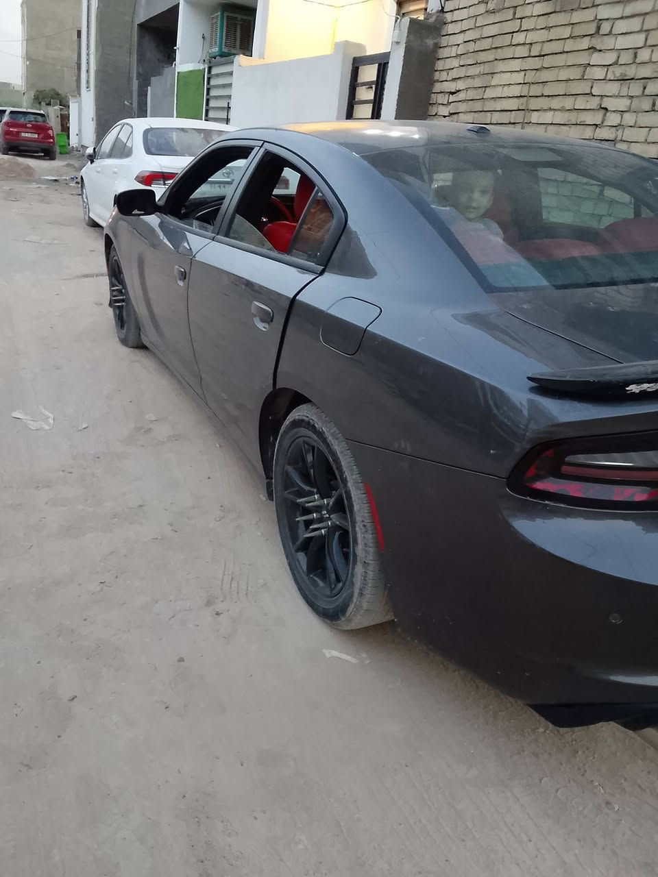 جارجر 2019 ماشية 79 الف ميل مكينة 3600 6 سلندر رقم بغداد جديد  سنوية جديد حادثة جاملغ السائق مبدل وجاملغ السكن مصبوغ السعر 185 وبيه مجال اتصال ***********
