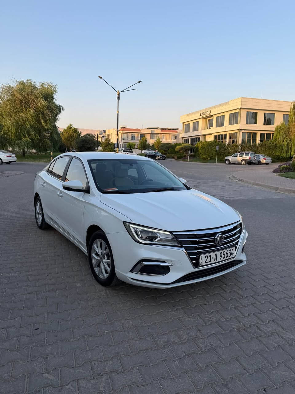 ⚜️MG 5 comfort⚜️ 2023
مواسەفات : کۆمفۆرت
شاشە 
کامێرا
بەسمە
حاسە
ترحدیت سورعە
دەبڵ گێر ECO . Sport
لایت لید
ئاوێنە کارەبا
بەگلایت لید
ویل کەپ 
تێبینی :  سەیارەکە لەشەریکەوە یەک دەستە ٤ پەڵە PDR هەیە بێبۆیاخ بێشوخت بێ دەعم تەنانەت دەعامیشی بۆیاخ نیە کوشنی تێگیراوە دژەخۆری جامەکانی بۆ کراوە بەرمەجەی دیلکۆی بۆ کراوە کامل سێرڤسی لە شەریکە کراوە
٨٥ هەزار کیلۆمەتر ڕۆشووە بەشەرتی گێر مەکینە و تەقەو ڕەقەو تەحویل و غرامە 
نرخ : 93$ مەجال 
شوێن : سلێمانی
رەقەم تەلەفون :*********** السليمانية, العراق
