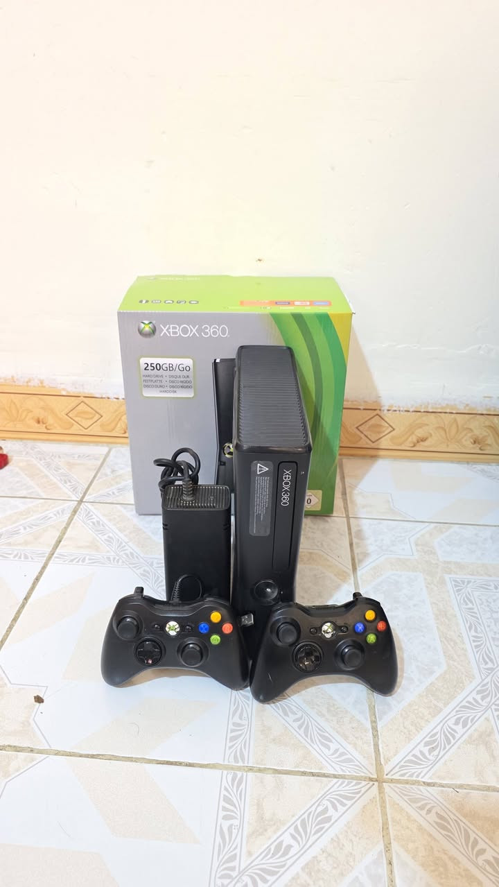 اكس بوكس 360 حيل حيل نظيف يحتوي على 114لعبة قويه ويحتوي على 2جوستك وكارتون وغراضه كله بلادي شرط الفحص السعر 125وبي مجال للطيبين توصيل جميع المحافظات متوفر ***********
