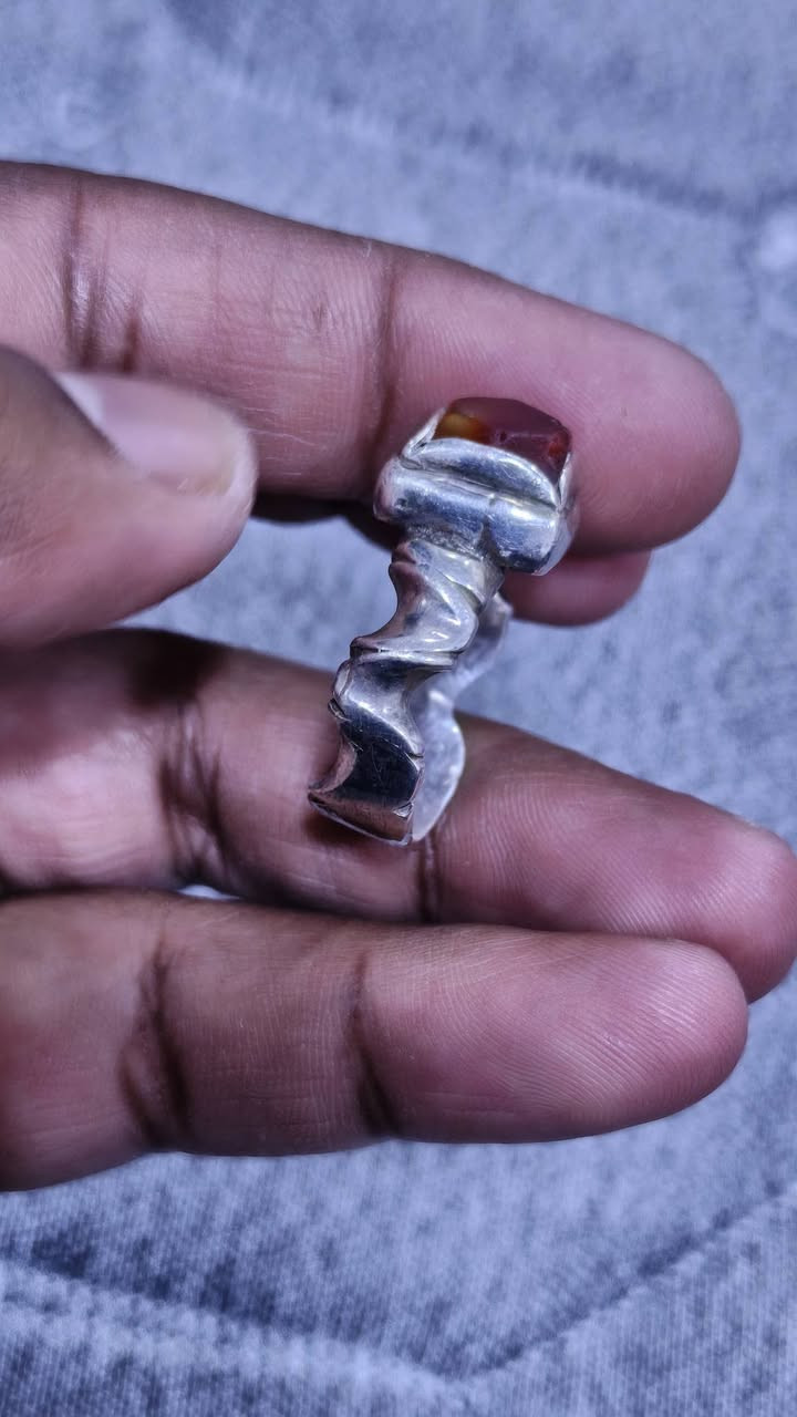 عباسية يمانية طخة زعفراء  قديمه صياغه يدوي السعر 125 الف شراي تفضل خاص وبالخدمه 
***********
