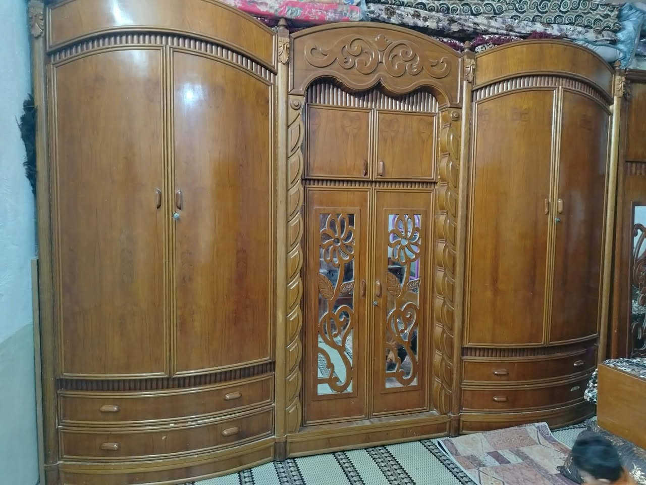 غرفة نوم للبيع السعر مليون او بيهة مجال المكان النجف ***********
