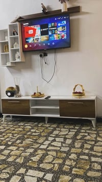 ميز بلازما • مع رفوف • جديد