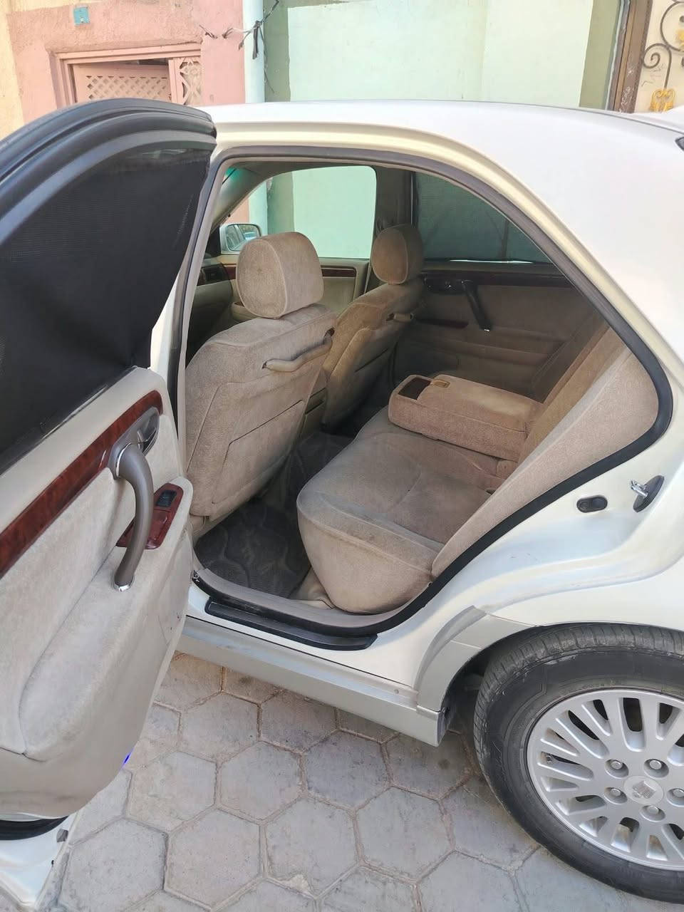 للبيع فقط
ملكه ٢٠٠٢ رقم بغداد نكليزي سنويه جديده كفاله من الكص ونقل جثه
كرستال اصل شاصي ٧٥ ديفور الجبير اصل محجل 
مكينه وكير وحداديه جديد
تبريد ثلج ❄️
ستيرن كهرباء. 
كشنات كهرباء.
مري شفط.
كامره خلفيه
شاشه بلوتوث
بك لايت كرستال
دمام خلفي
منضومة زنون عالي ناصي 
مكاني نجف
السعر ١٢٧ وبيه مجال بسيط
مكلف بالنشر اتصل بالرقم ***********

