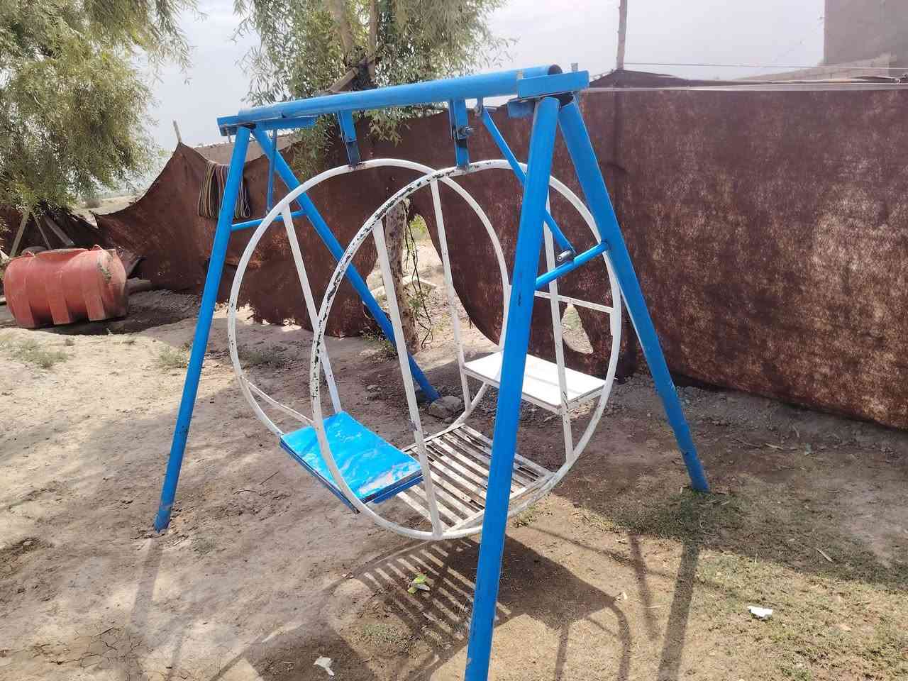 مرجوحه للبيع كلش نضيفه وحديدها قوي
***********
