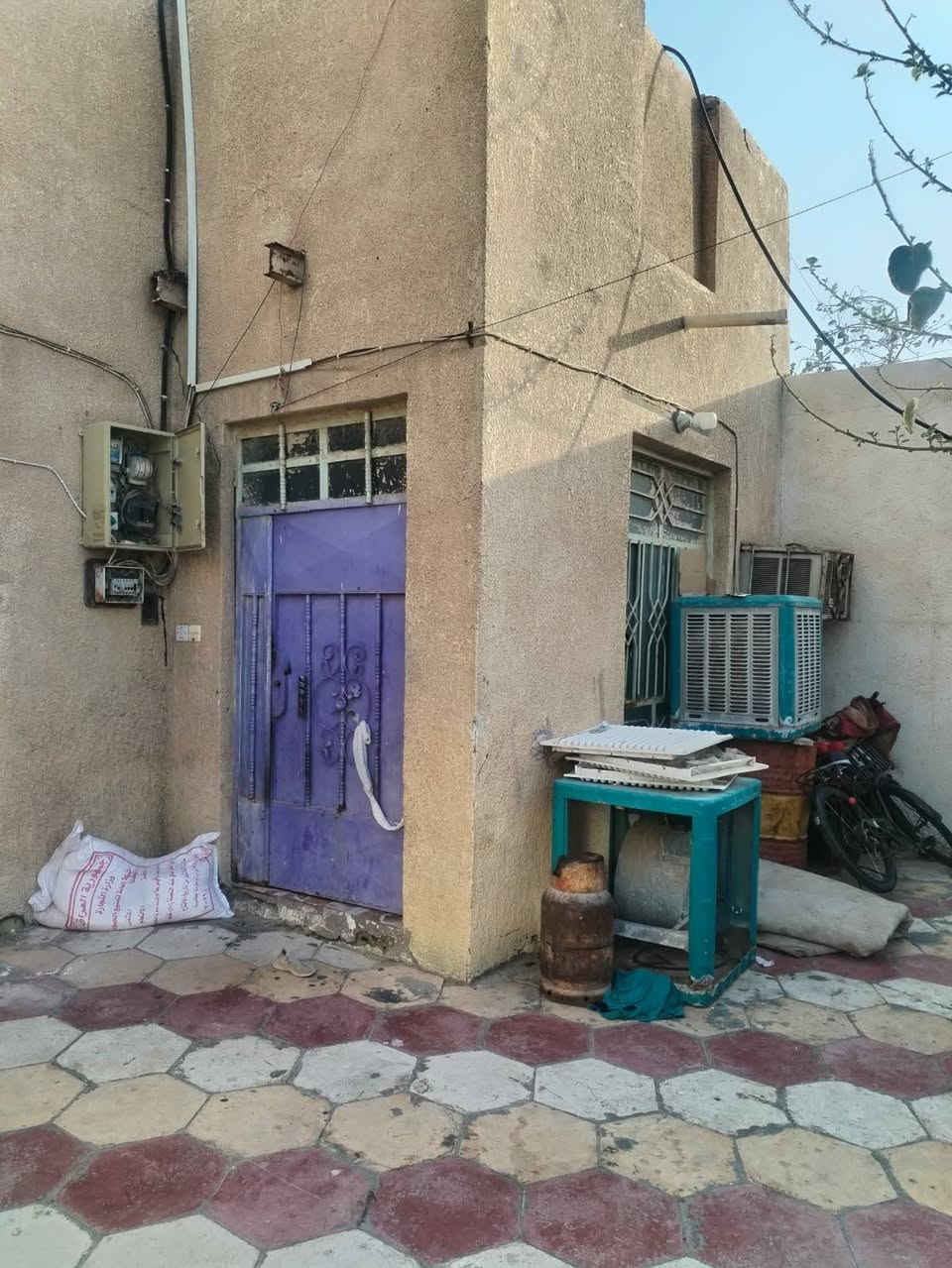 السلام عليكم بيت للبيع 200 متر بلجربرعية الأولة كامل عل مبادرة مطلوب للمصرف العقاري ل84 مليون القصد الشهري 380 الف.  بيد البائع وقابل لتفوض مع استبدال الكفيل
تفاصيل البيت غرفتين + صالة+ مطبخ حار وبارد+حمام داخلي وخاورجي+ براني
الطابق الثاني غرفة ضمن البيتونة+ عرفة كشف لصطح معة حمامات_
لتواصل ***********
السلام عليكم بيت للبيع 200 متر بلجربرعية الأولة كامل عل مبادرة مطلوب للمصرف العقاري ل84 مليون القصد الشهري 380 الف.  بيد البائع وقابل لتفوض مع استبدال الكفيل
