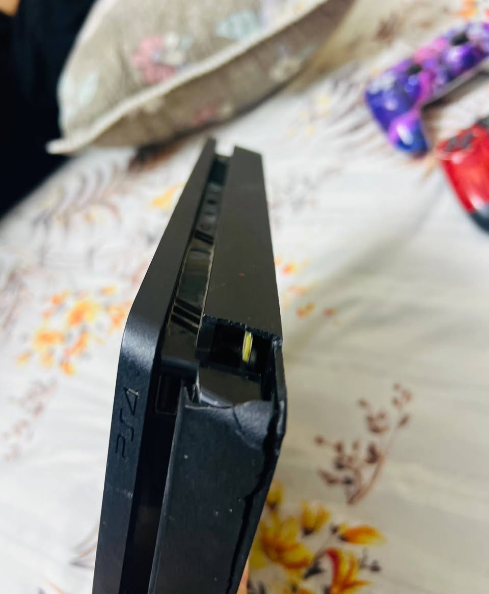 بلي فور سلم كامل ملحقات مع ثنين جوستيك وباور تشغيل وHD
اونلاين نظام 13.50 جهاز شغال بس بي كسر بل كفر مثل ماموضح بل صوره يعني مأمثر عليه 
سعر 225وبي مجال العنوان بغداد الحبيبية
***********
تواصل على هاذ الرقم
