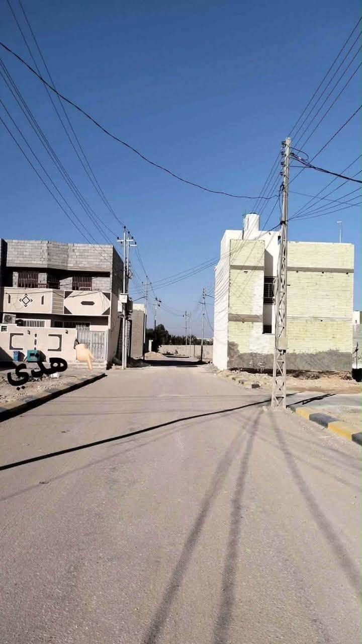 للبيع بااسمي وقرار محكمه سند 25 مباشر من صاحبها الاصلي 
100 متر ركن بالبدايه 

‭***********‬

نص مكتوب في الصور:
- هي
- هذي