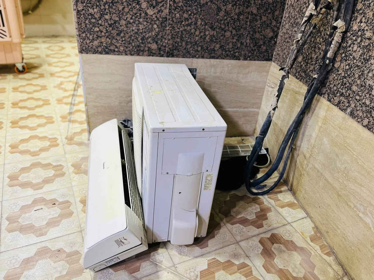 سبلت لل بيع سعر 400 وبي مجال  شغال بس غاز ما بي مكان ديالى المفرق 
الرقم /***********
