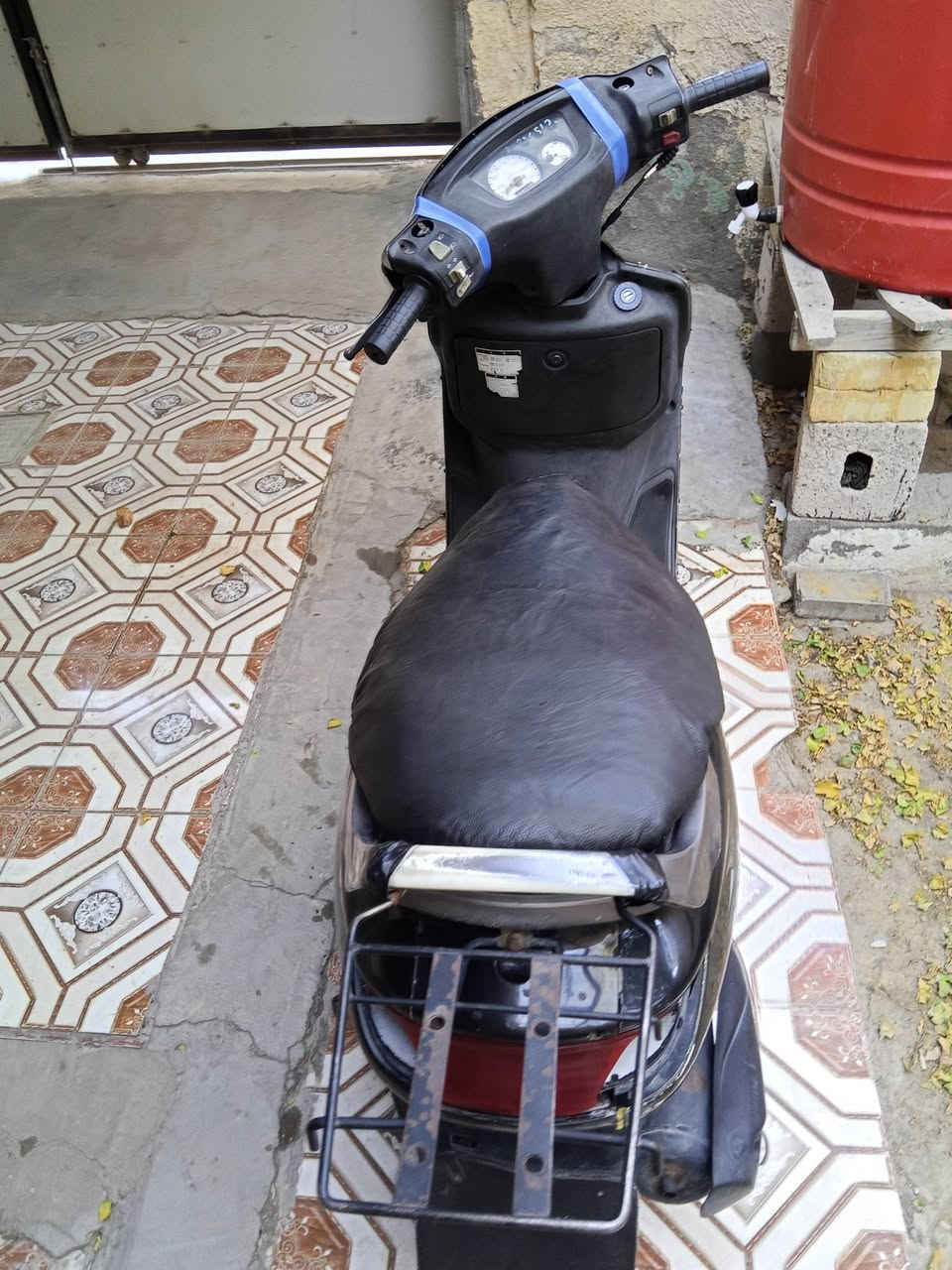 دراجه فراشه للبيع السعر 300 وبيها مجال العنوان منطقه القبله ***********
