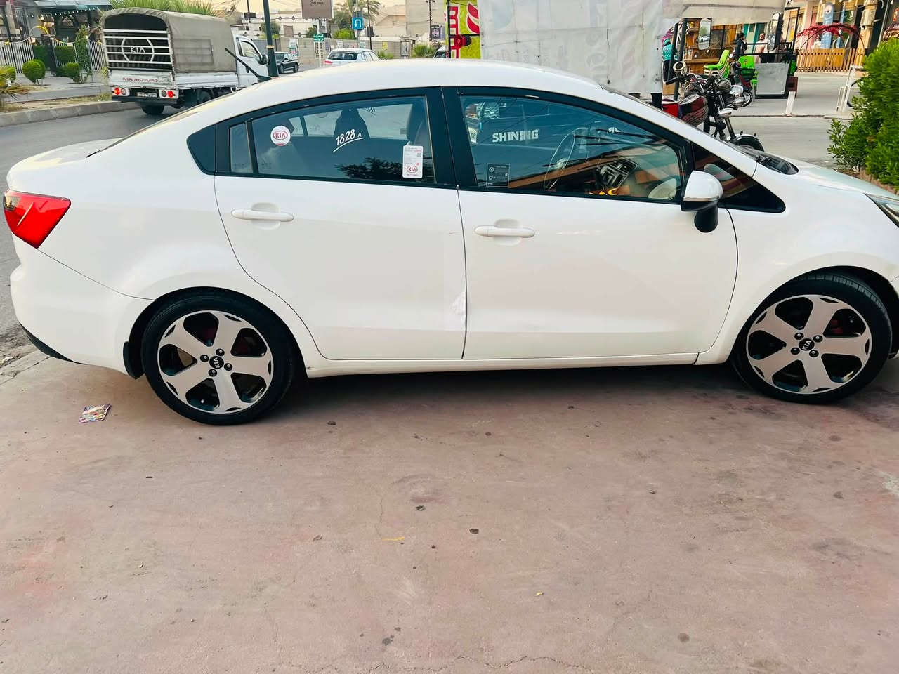 السلام عليكم
kIA ريو 2012  للبيع

السيارة مثل ما موضحة بل صور

محرك ١٦٠٠ دوش  للبيع فقط بدون مراوس

جاهزة من جميع النواحي صدر كهربائيات  تحكمات إستيرين تايرات باتري كير شرط ومحرك  شرط  وجديد شاده

كامرا خلفية حساسات خلفية✔️

تبريد شغال❄️ 

ضرر السيارة صفحة السايق صبغ وبيها اماكن معجون… و بل سقف فقط شبرين   صبغ 

بجم امامي وخلفي شرط كبس بدون اي ضرر ✔️

السيارة شرط التحويل

سنوية ساقطة❌

السعر 73$ وبيها مجال ❤️

اخوان السيارة استخدام شخصي بدون اي نقص

***********

(اخوان اي استفسار  اكثر اتصل.. لاتعلق بشي سلبي )

