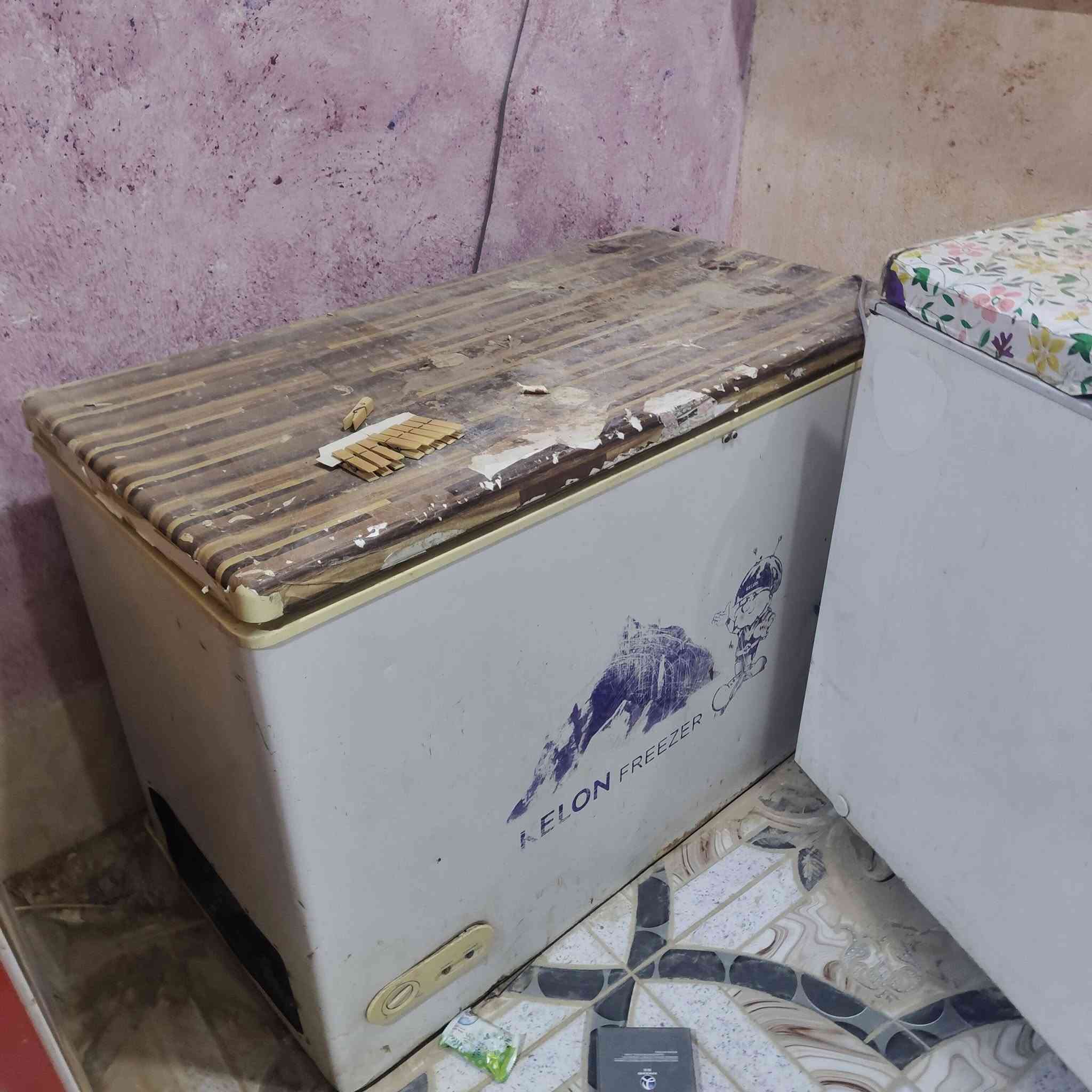 غراض محل للبيع وياهن اثنين عارضات للاستفسار اتصال على الرقم ‏‪***********‬‏ او ***********
