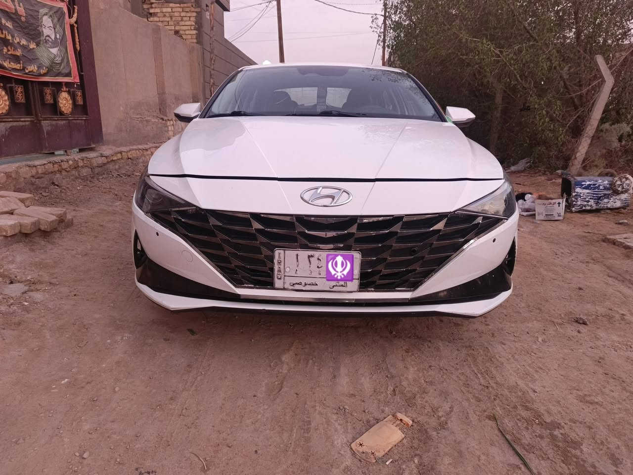 السلام عليكم للبيع هونداي النترا موديل 2021وارد كوري مكينه 2000دوش سياره فول مواصفات عدى الفتحه مواصفاته مالت vip جميع المواصفات لي بالك بيه عدى الفتحه ماشية 140الف كيلو متر حقيقي 
مواصفاته /
بصمه +بصمه أبواب 
تشغيل عن بعد 
مري شفط 
شاشه متصله كبيره معه الدشبول 
ثلاث وضعيات قياده واناره داخليه معه وضعيه القايده متغيره ألون 
خزن ميموري كشنات كهرباء 
كامرات محيطيه  
خريطه جيبيأس +سخان كشنات +تبريد كشنات 
السياره بيه مواصفات هواي كلش  فول vip عدى الفتحه 
السياره رقم مثنى معوقين راعيه موجود وكاله منه عندي مابقاله وتصير حره شي قليل 
السياره بيه بنيد وجاملغ وشويه من باب صدر بدون دواخل ابد وجاملغ خلفي بي صبغ بس سياره بدون دواخل 
مكانه الديوانيه للاستفسار الاتصال على رقم ***********  سعره ب 125وبيه مجال بسيط
