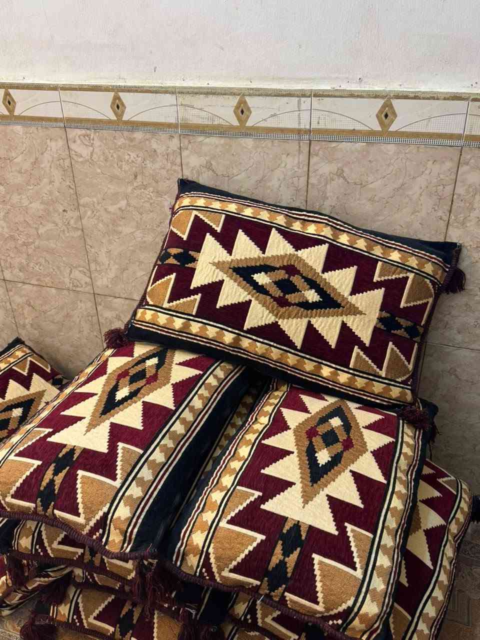 مخدات مستعملة • ١٢ قطعة • حي المكرمة