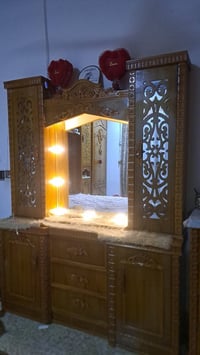 غرفه اخشاب • جديدة • بيها مجال